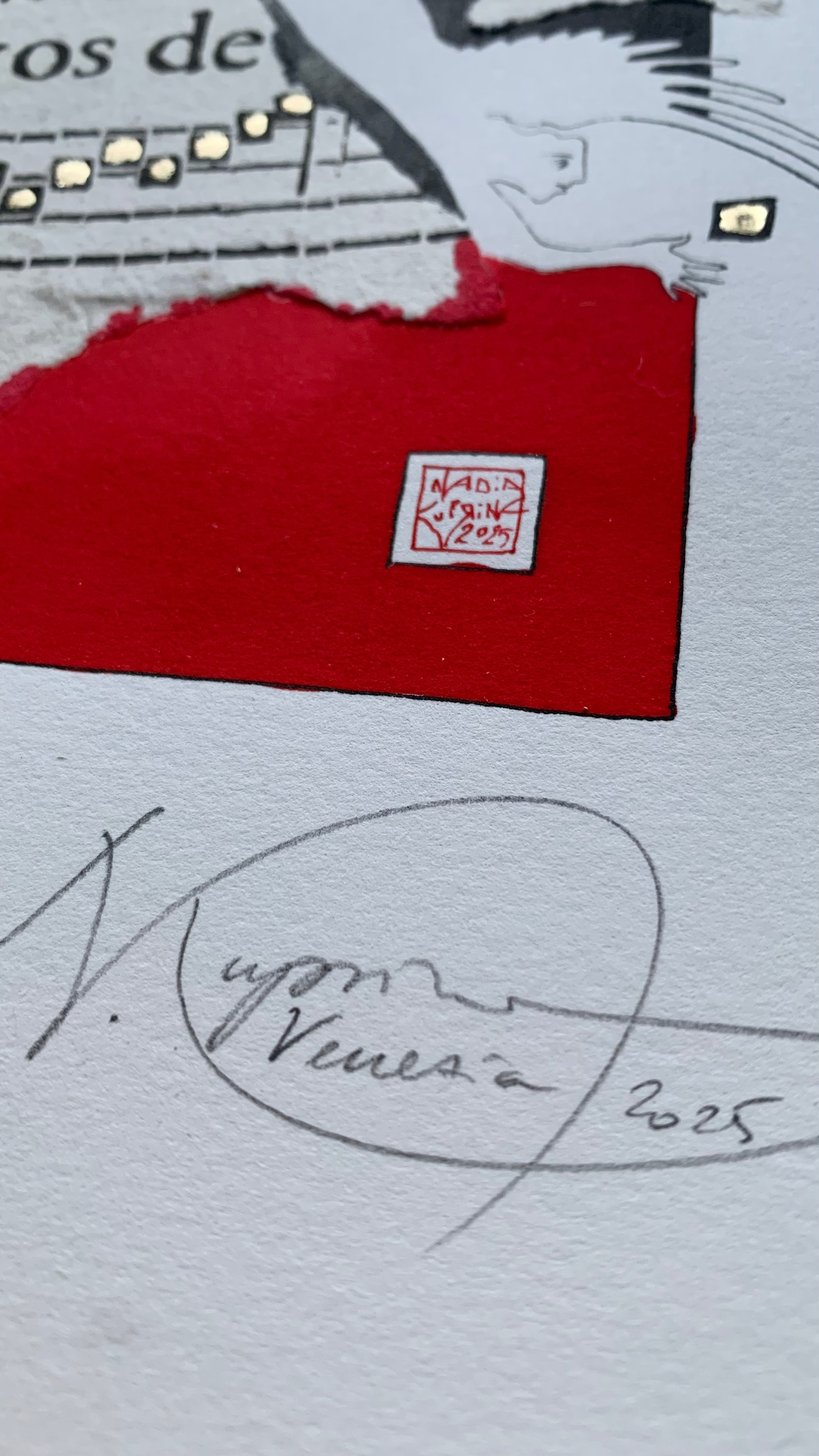 Angelo, disegno, Natale, rosso e nero, collage, spartito musicale, canto gregoriano, carta antica, canto antico, stella, angelo custode, esprimi un desiderio, oro, volo, ali, preghiera 