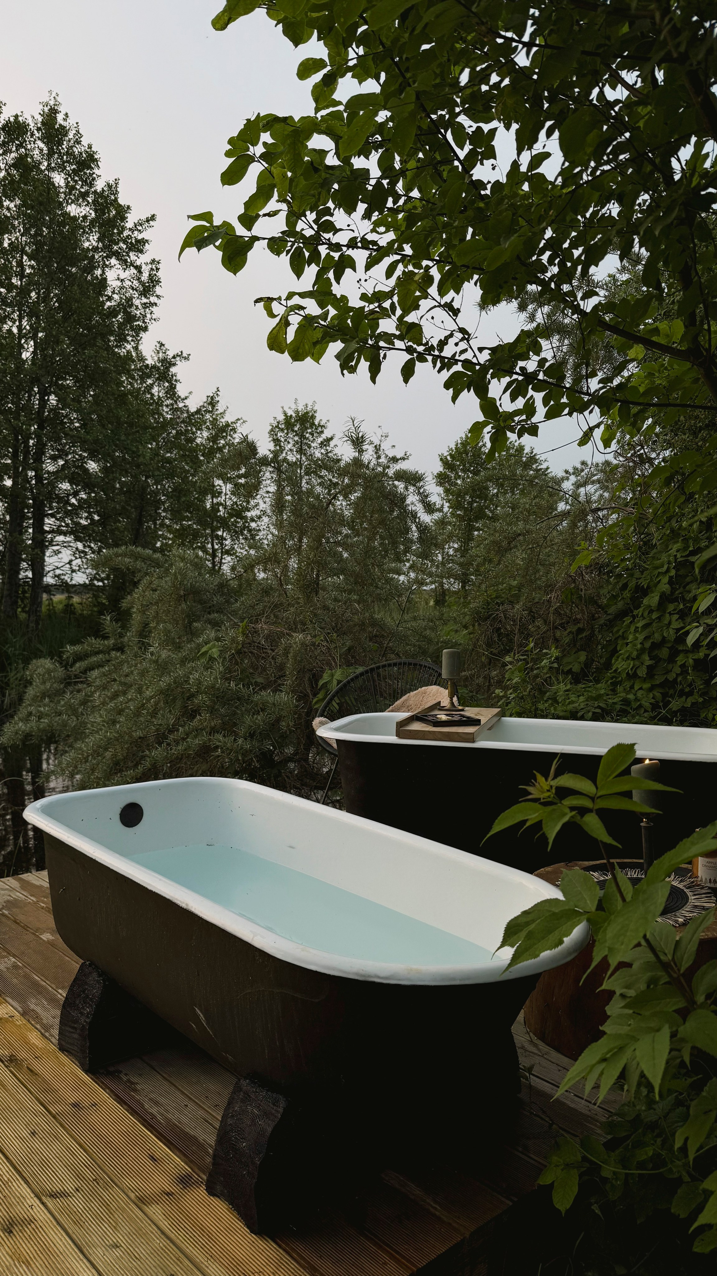 Foto & Video saturs apmaiņā pret atpūtu. Video shooting and creating with phone, iPhone Video School