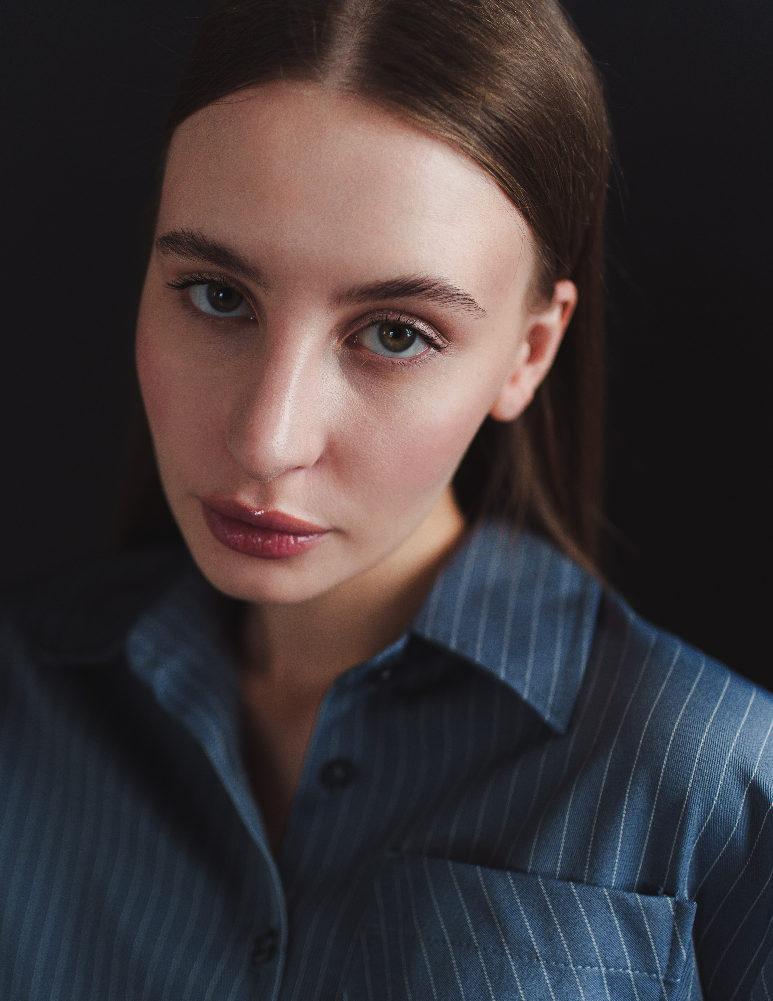 #EFE Light corner. Alisha Geva | Contemporary fashion women’s portrait Dubai