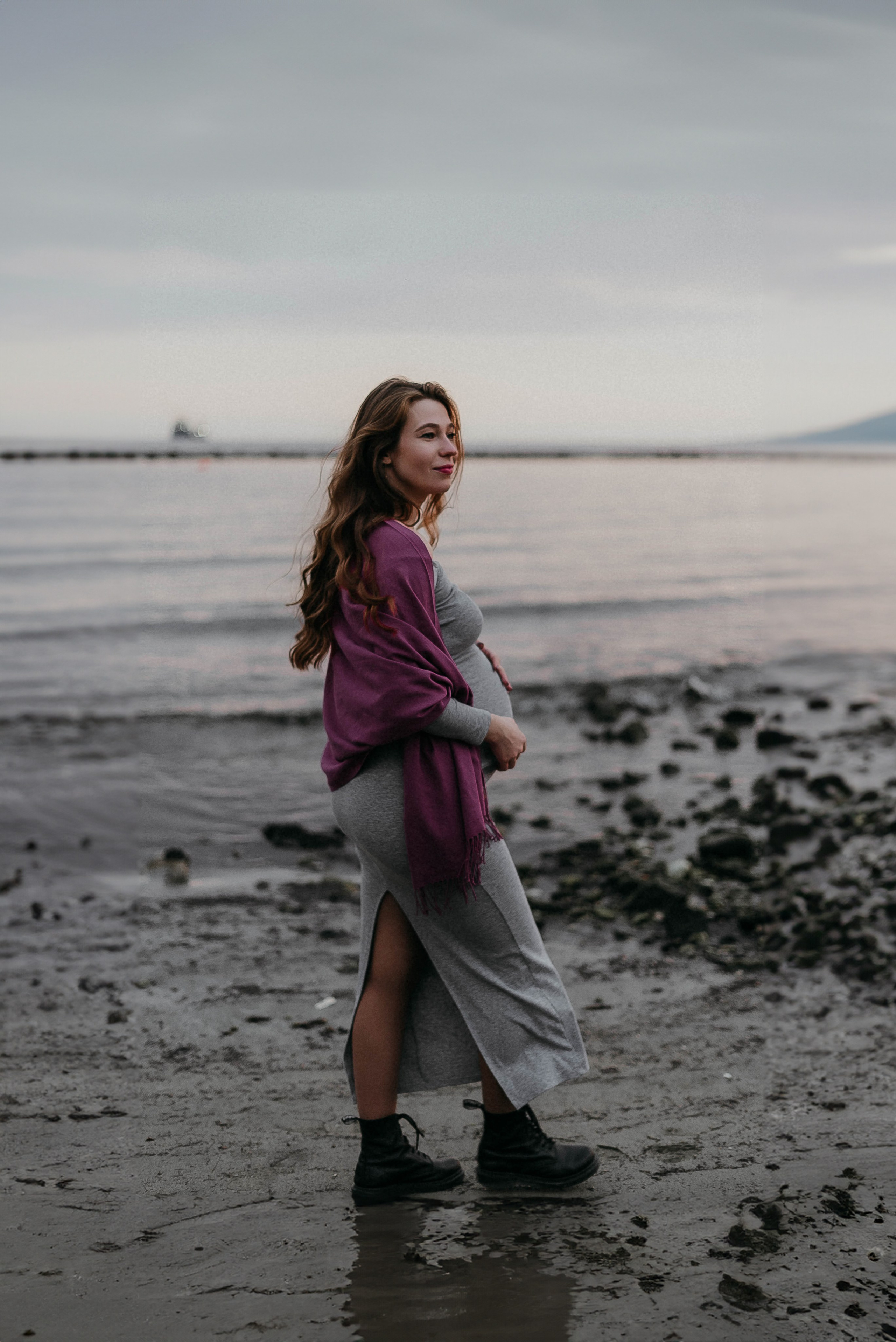 Фотосессия беременной в студии и возле моря. Портретный и семейный фотограф в Лимассоле Кипр Анна Руссу