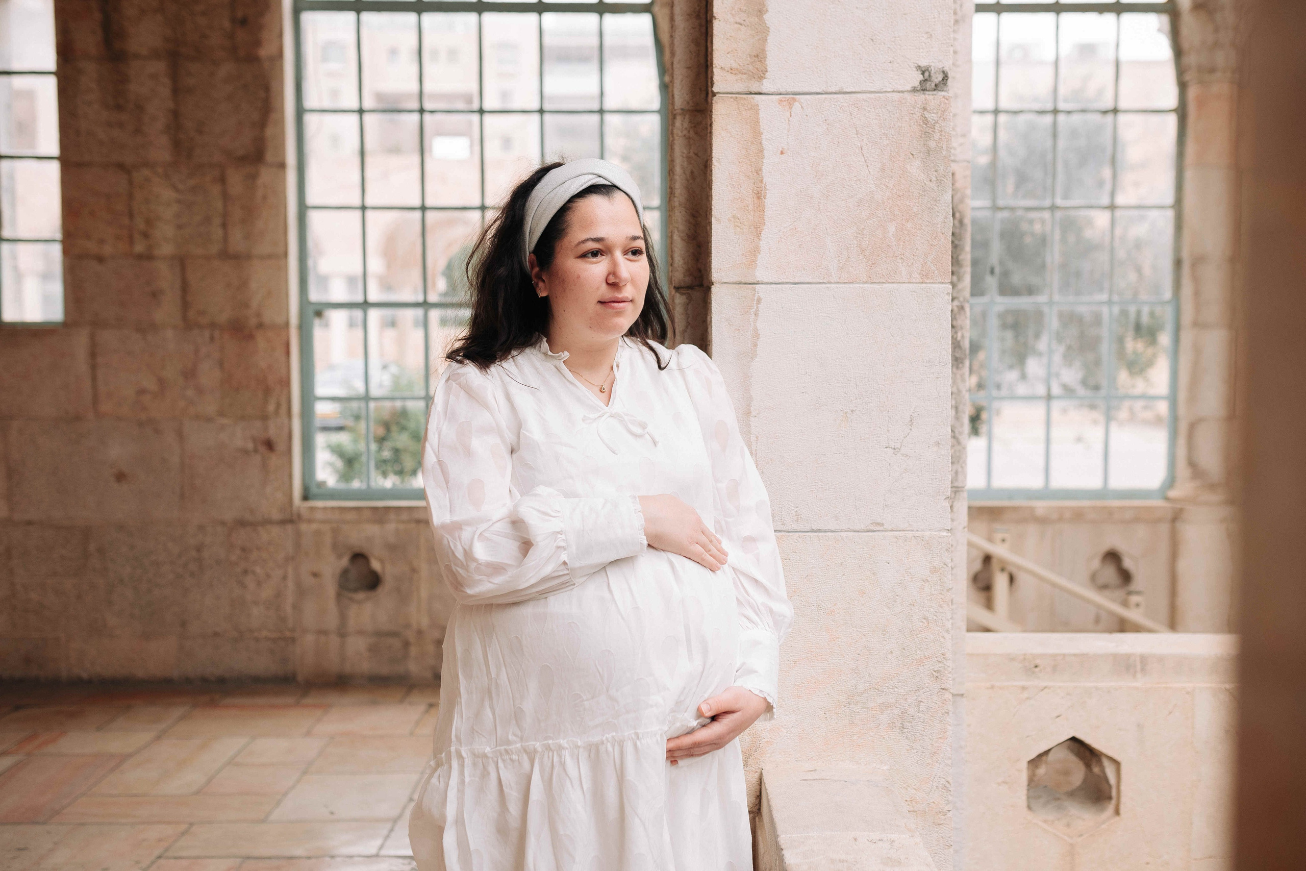 EXPECTING A BABY, JERUSALEM. PHOTOGRAPHER IN ISRAEL
