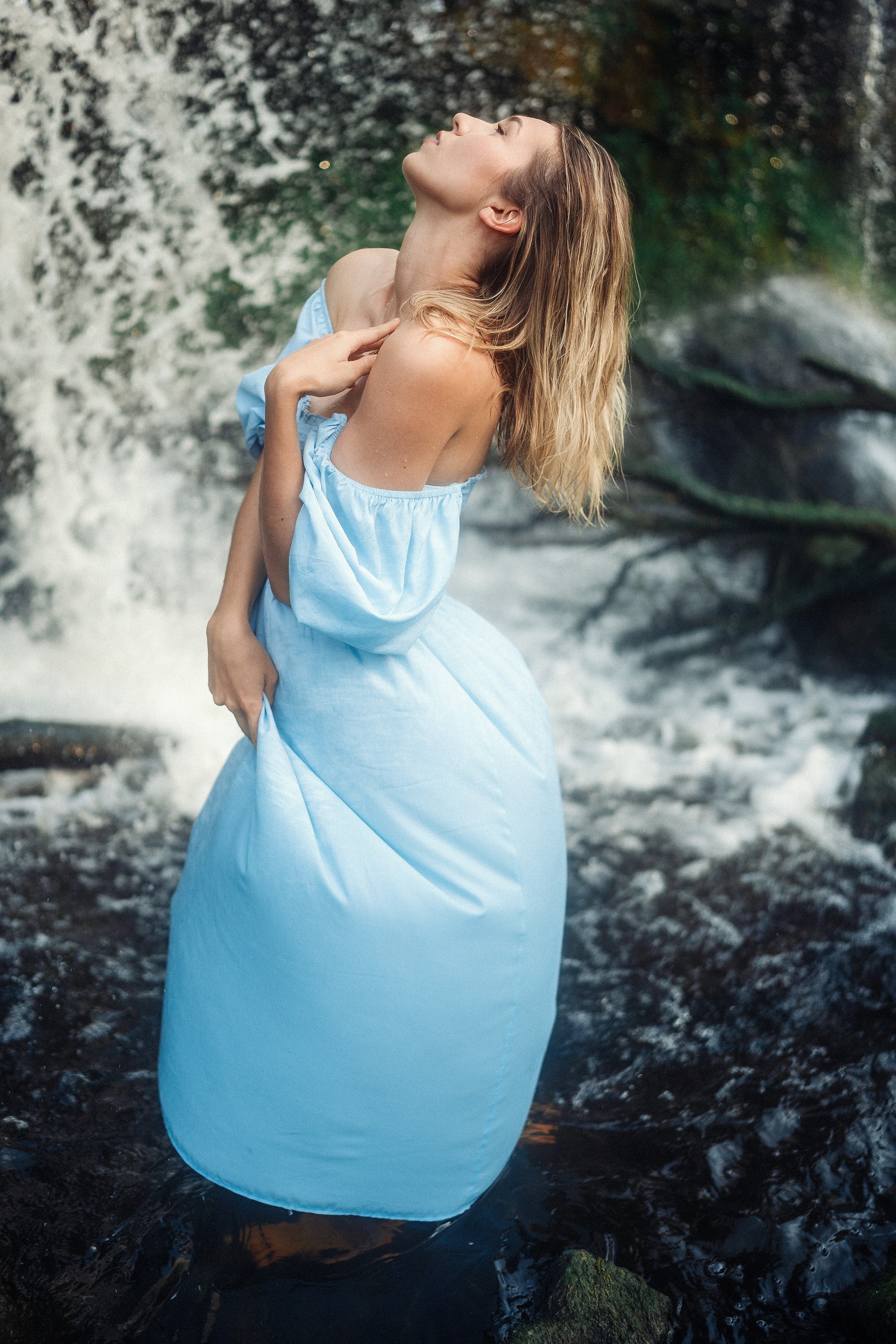 Dress and Lilies. Couple and Family Photographer in Tallinn, Sasha Kaloshin