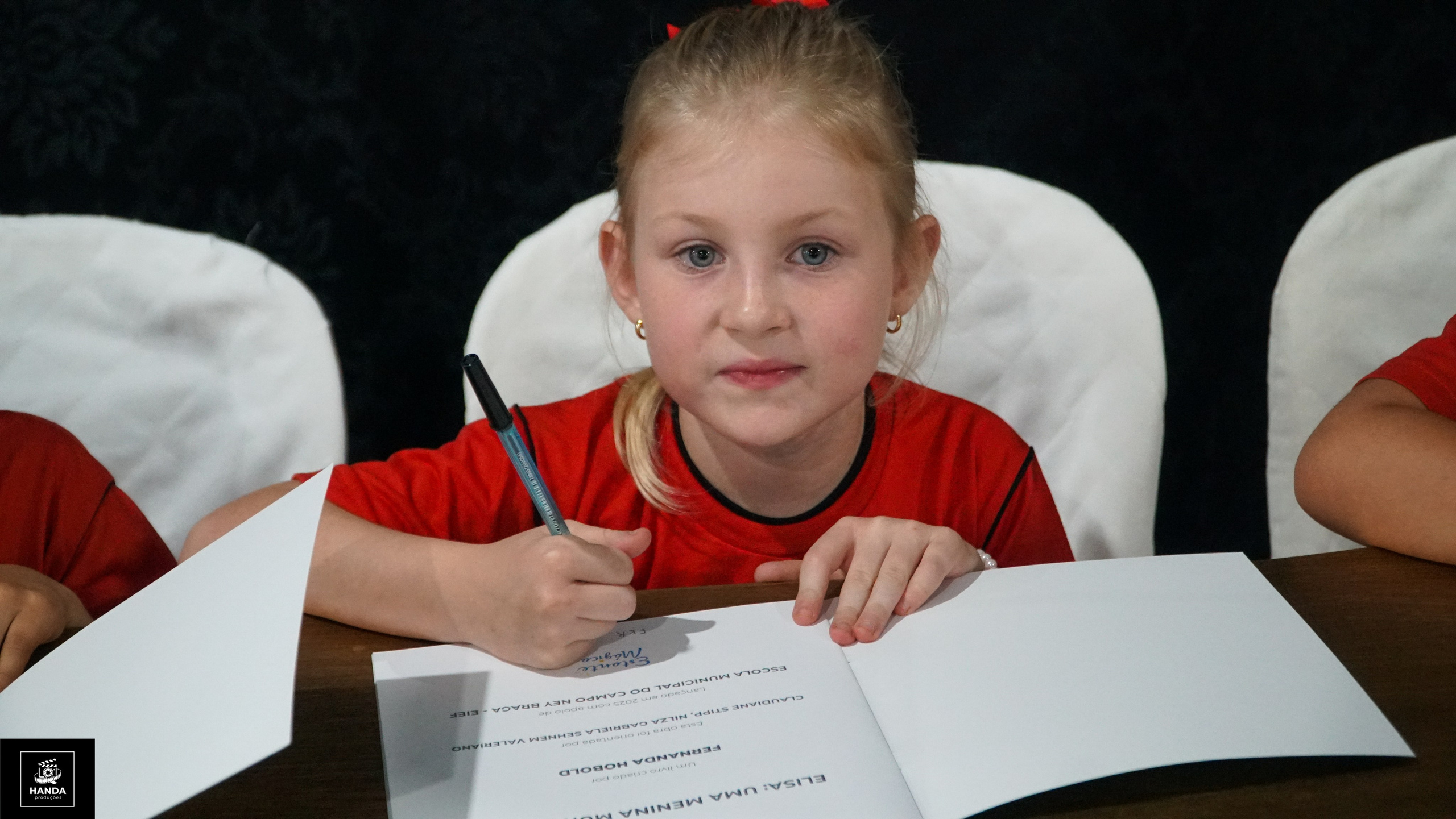 Noite autógrafos colégio Aurélio Buarque de Holanda. Handa Produções