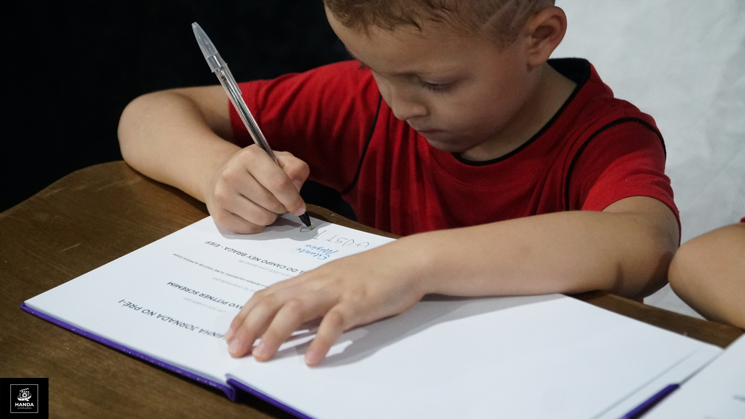 Noite autógrafos colégio Aurélio Buarque de Holanda. Handa Produções