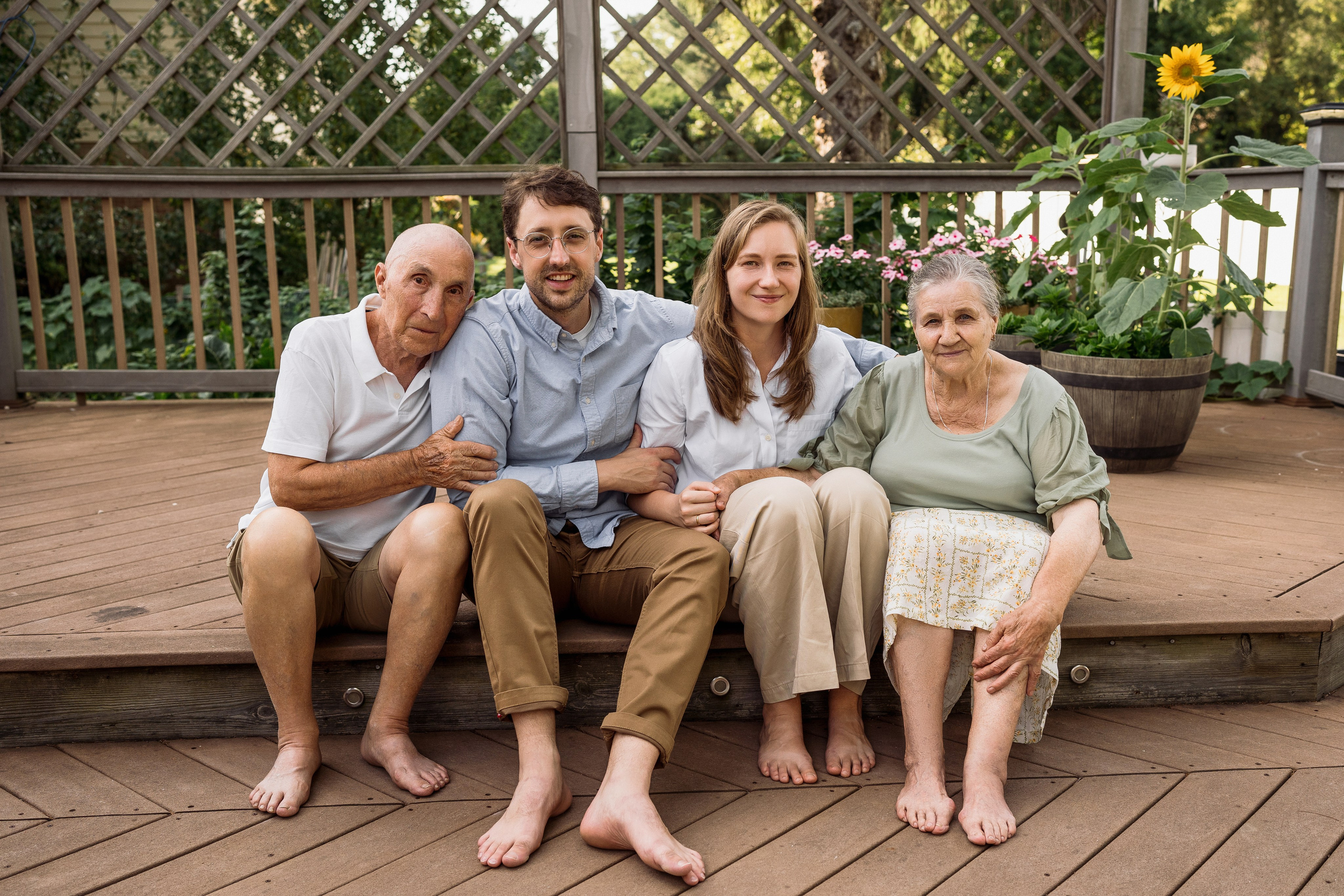 Big happy family. At home. Wedding and family photographer and videographer PA, NJ, NY, DE, MD
