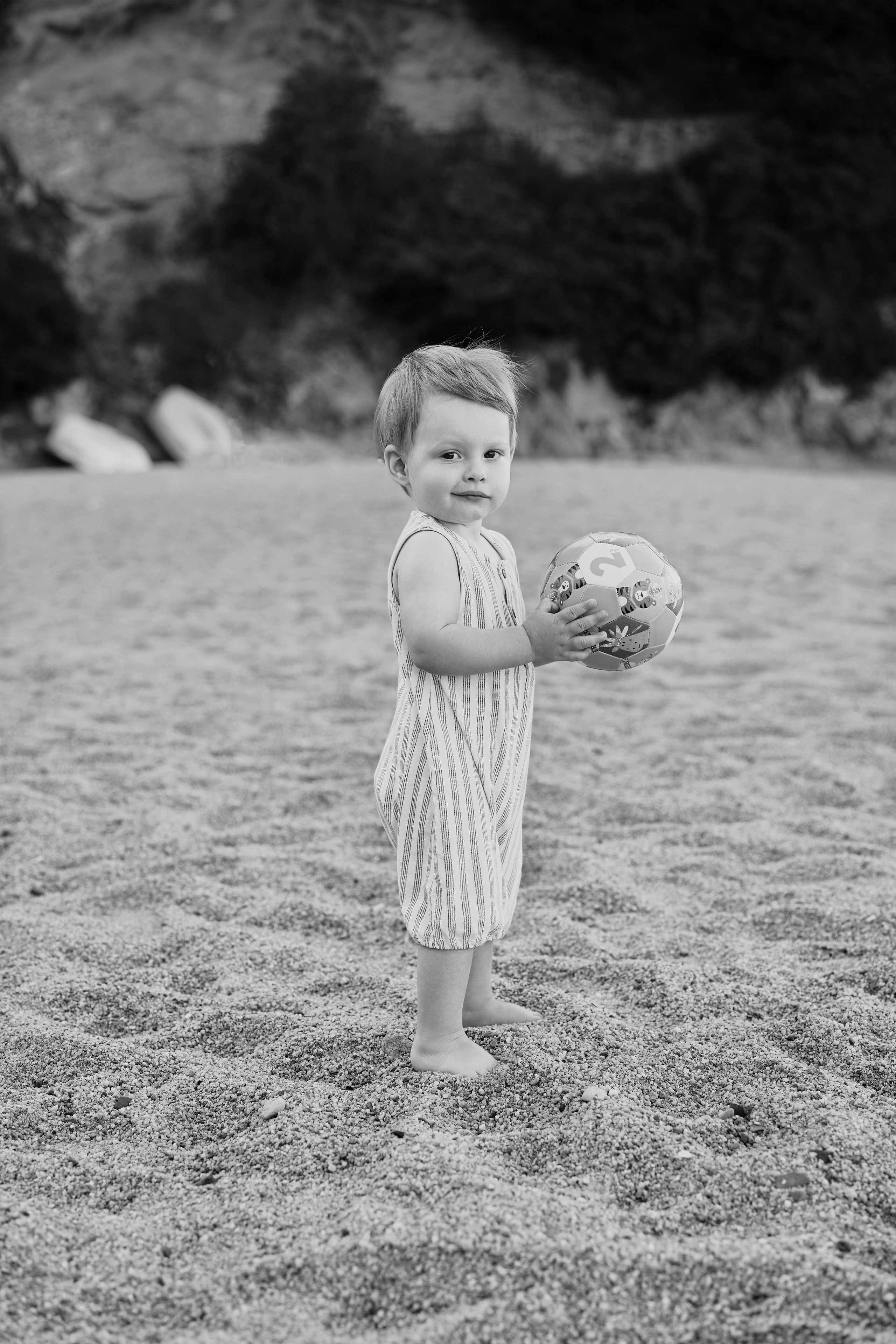 Мама и малыш на пляже. Photographer in Barcelona Spain Zhanna Zakharchenko