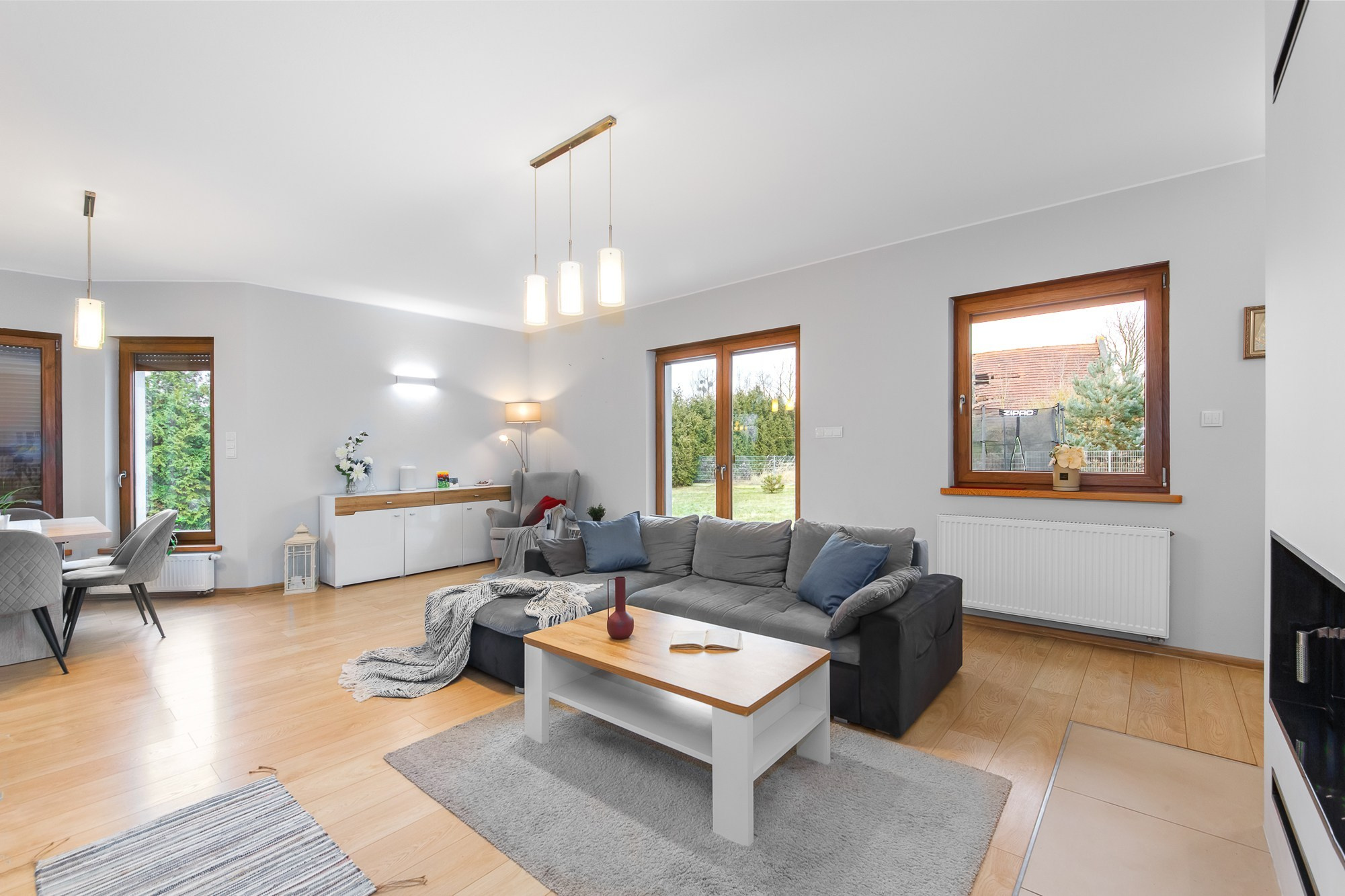 Fotografia nieruchomości, wnętrz, mieszkań, restauracji, biur i apartamentów. Wedding and portrait photographer in Poland Vitali Frozen