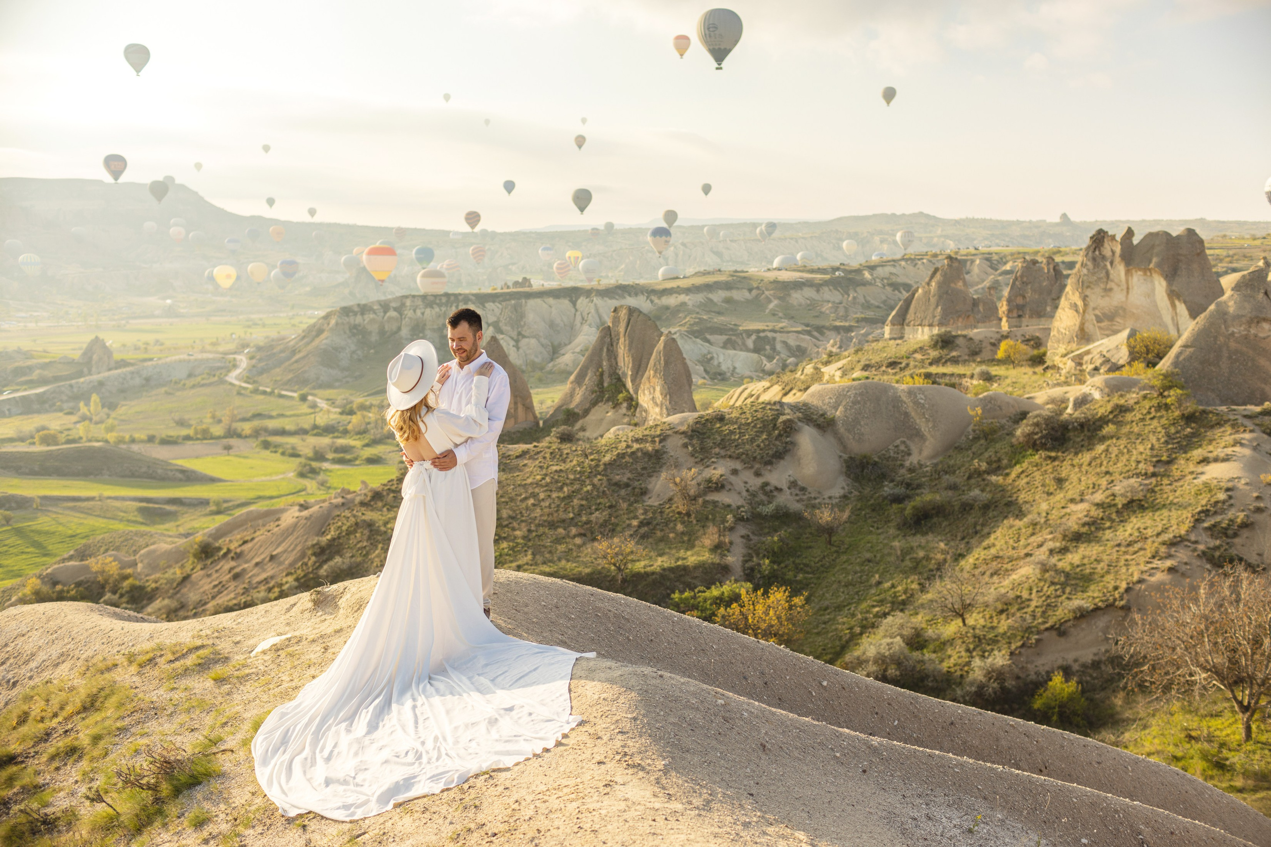 Elegant Wedding Photoshoot with a Flowing Dress and Balloons in Cappadocia. Julia Ganch I Fashion Wedding Photography I Cappadocia Turkey