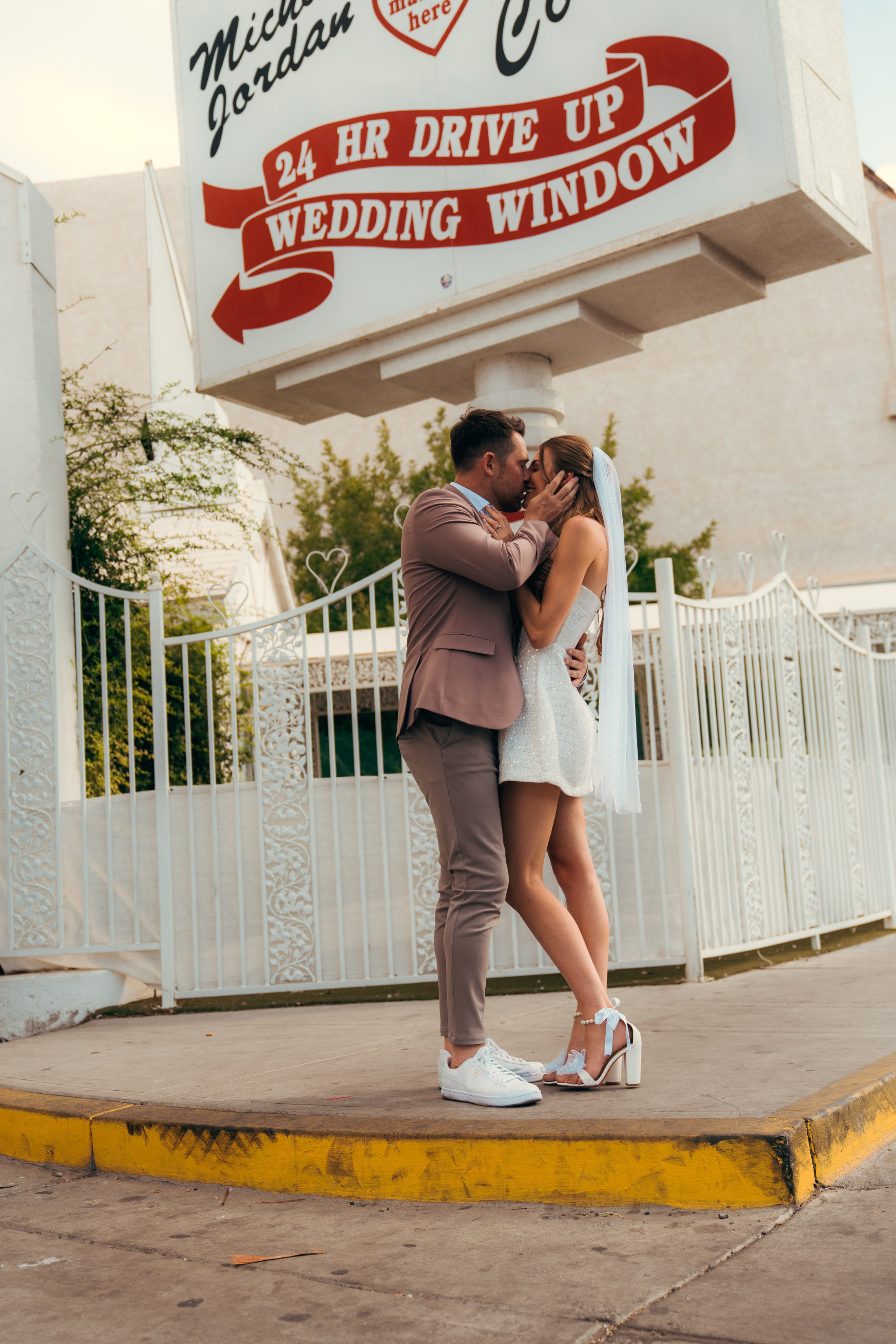 Chelsea&Craig. 9.3.24. Wedding & elopement photographer Viktoriya Kravtsov. Las Vegas