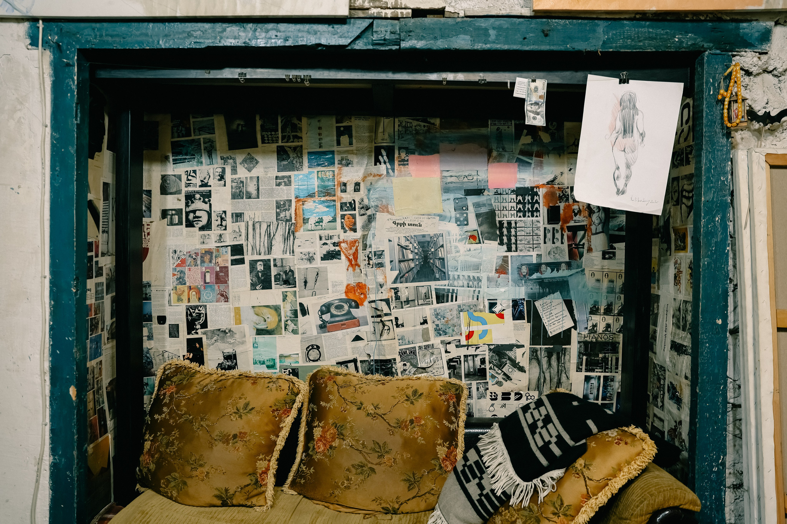 Reportage (artist's studio, sed velikodny — rush). Asmikiam