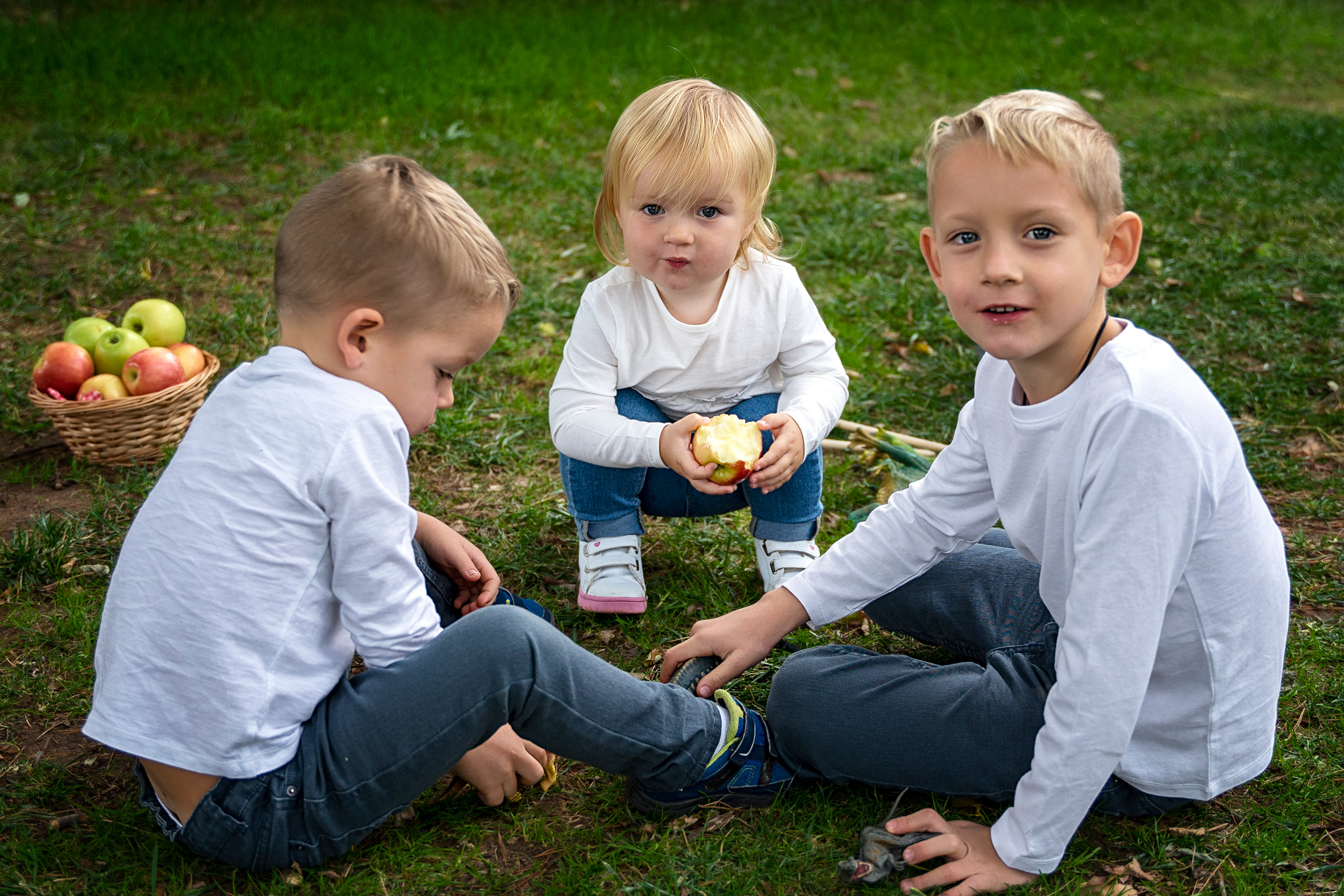 A family picnic in Ciutadella Park. Inicio