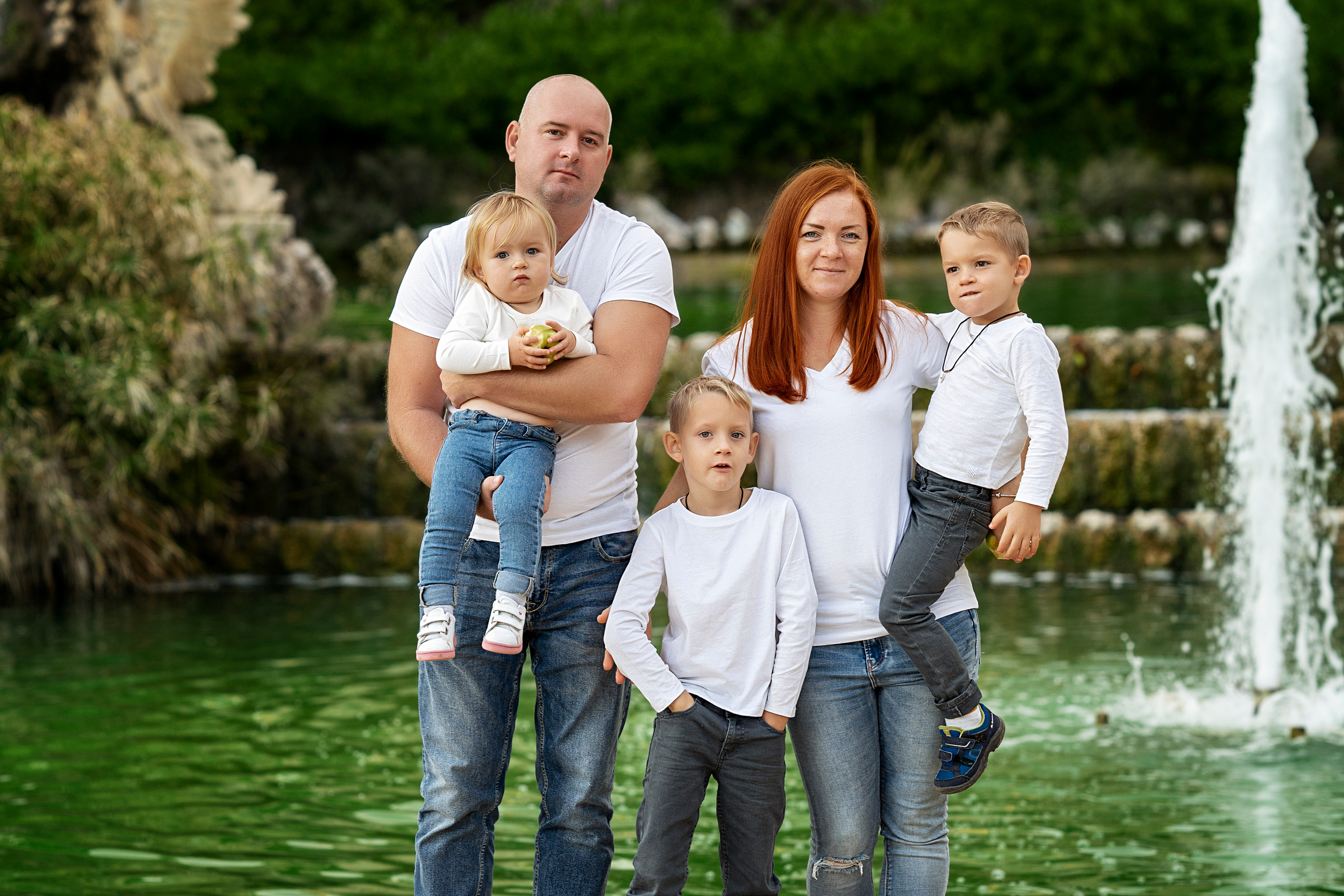 A family picnic in Ciutadella Park. Inicio