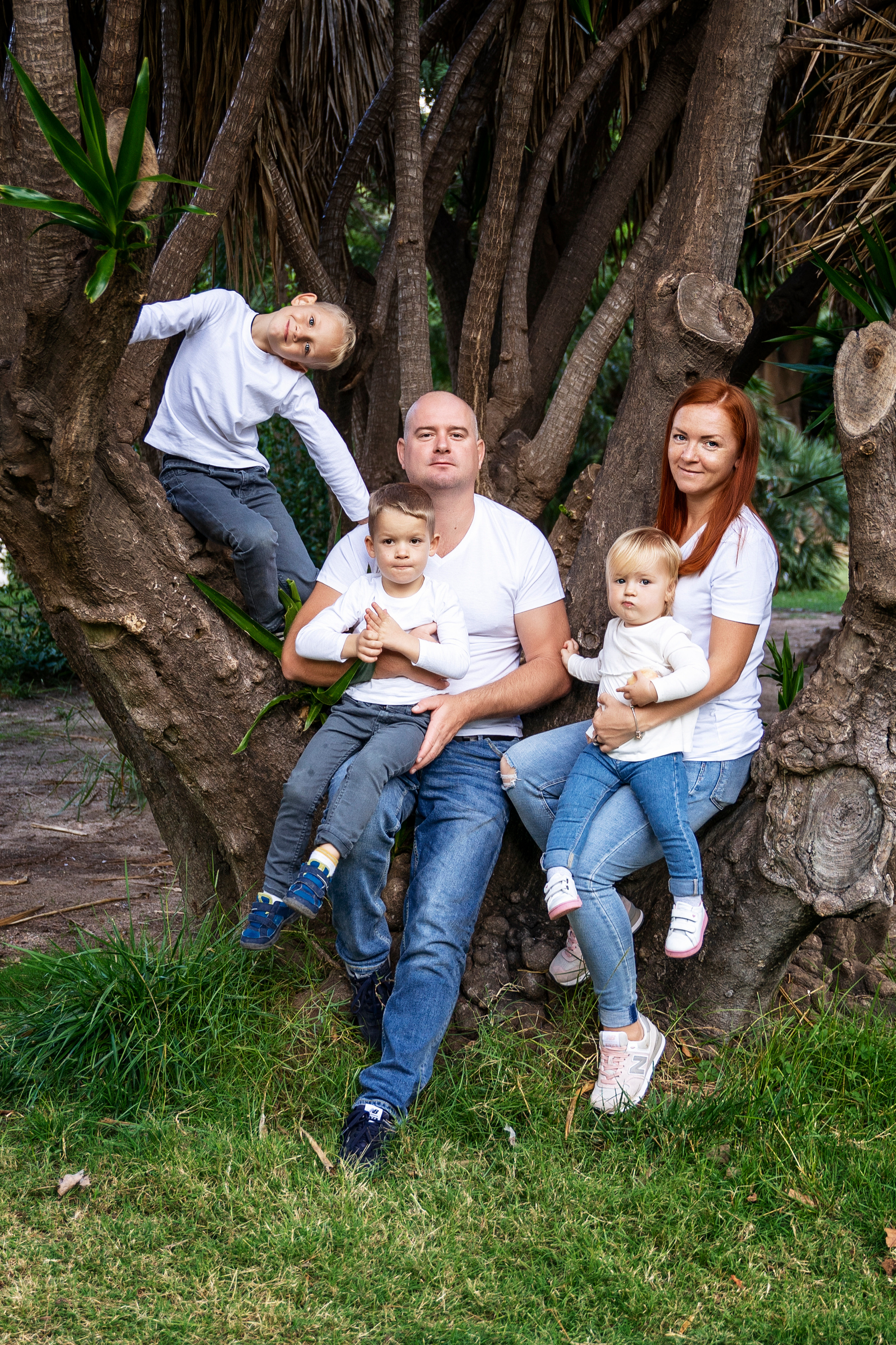 A family picnic in Ciutadella Park. Inicio
