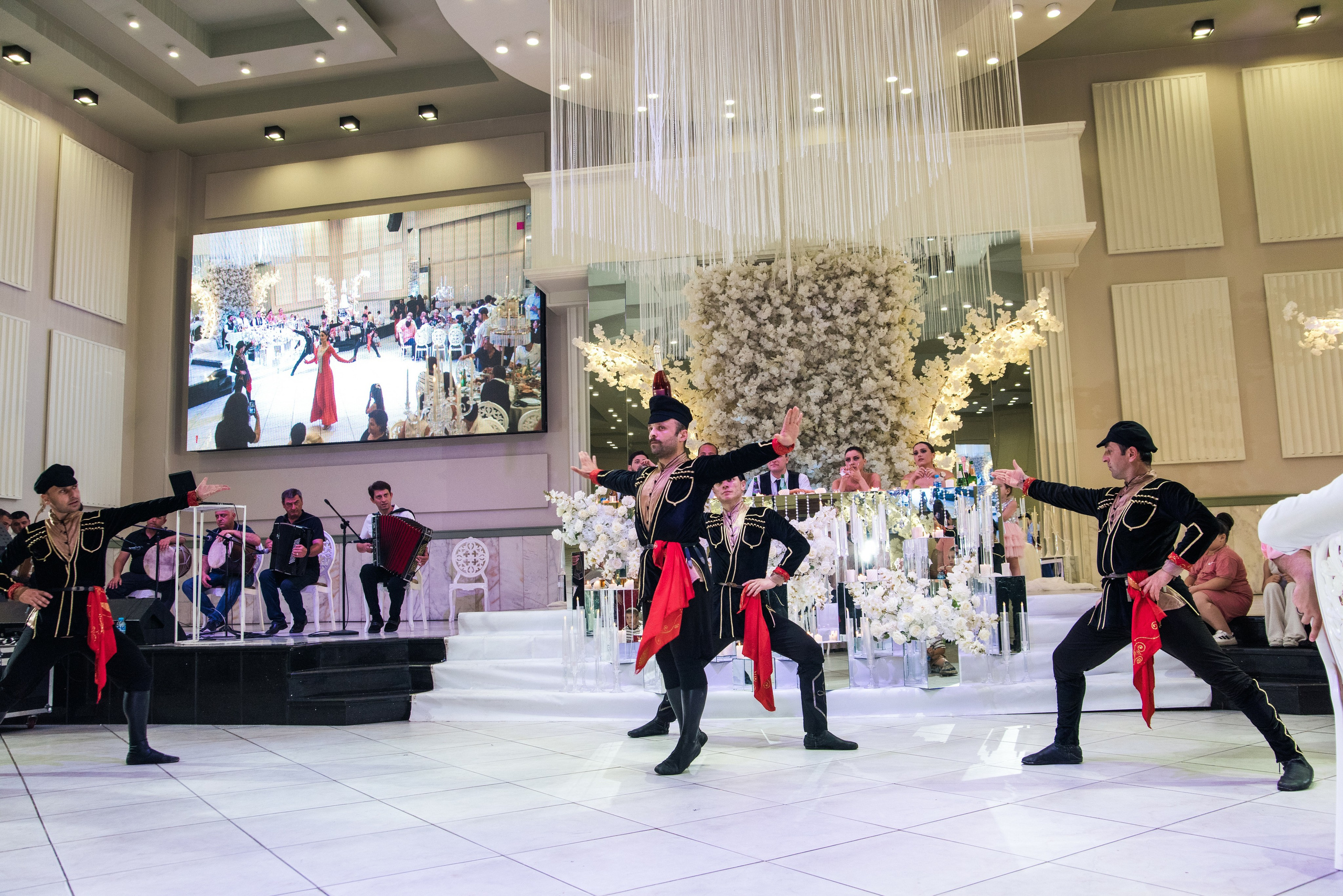 Грузинская свадьба Луки и Нино в Кутаиси. Свадебные фотографы в Грузии, Армении. Макс Коваленко и Лара Татосян. Свадебный видеограф