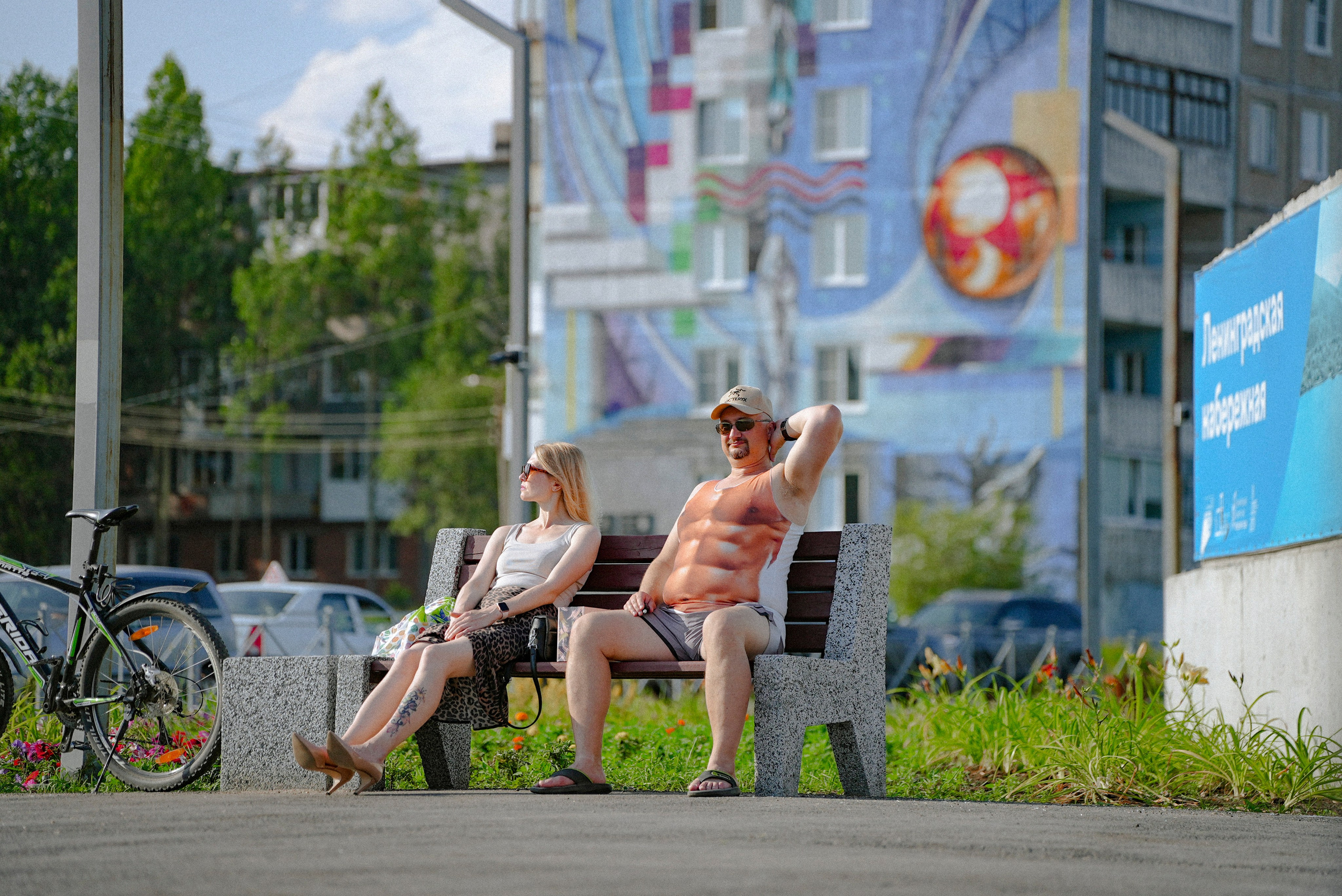 2025. Стрит-фотография, полная абсурда, идиотизма и красоты