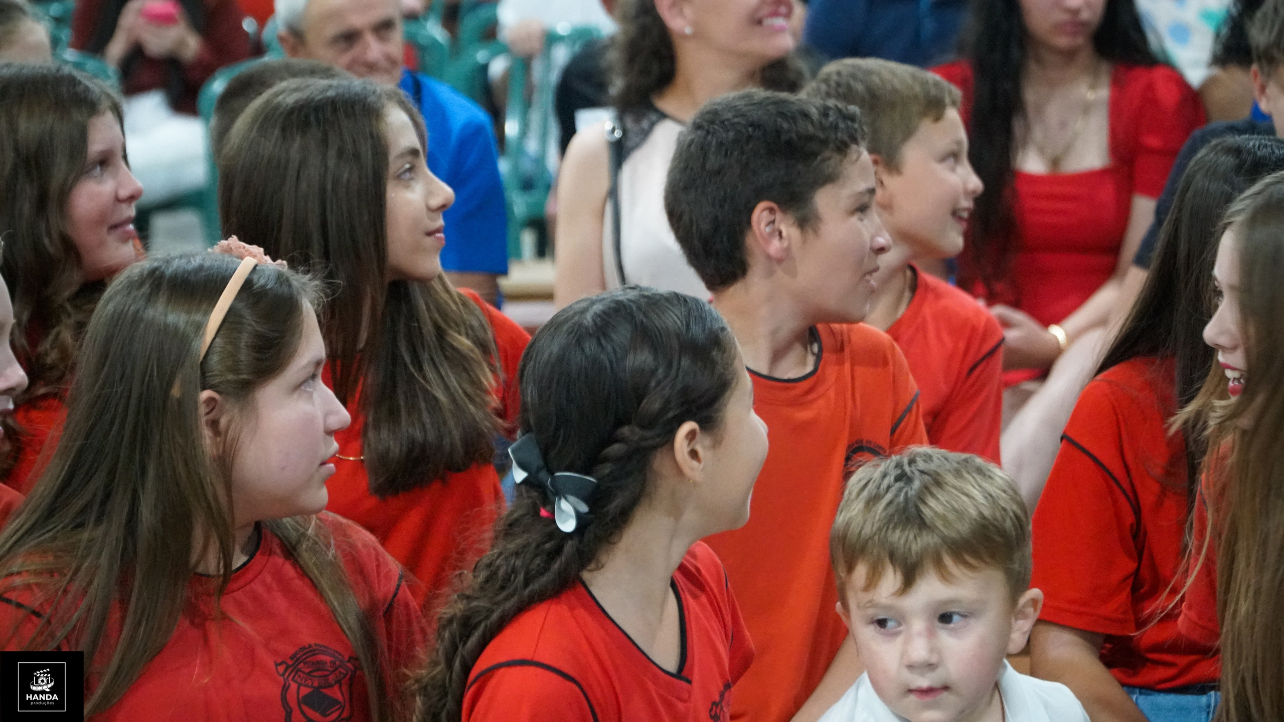 Noite autógrafos colégio Aurélio Buarque de Holanda. Handa Produções