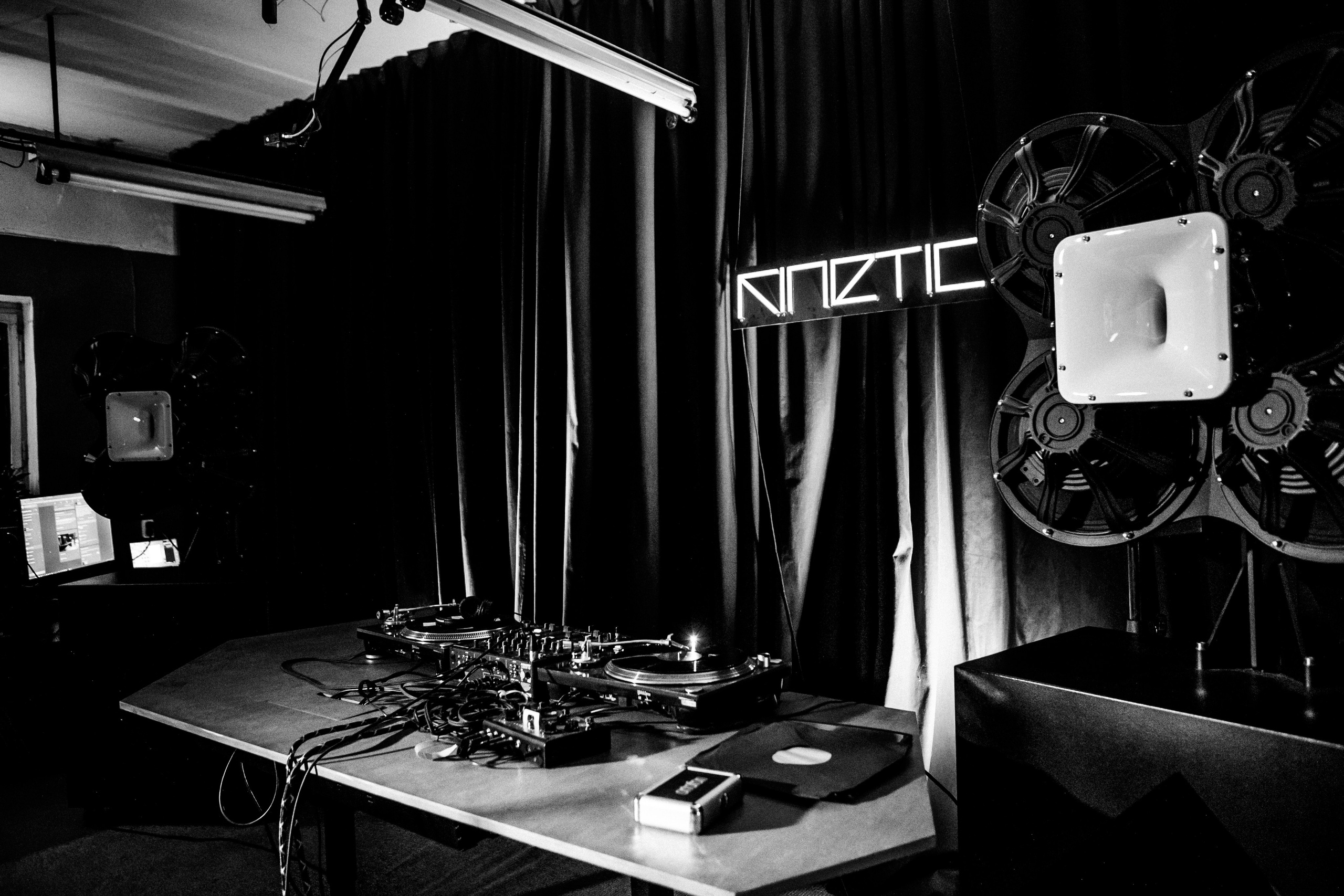 radio šovs Kinetic, labakais latvijas tehno mūzika, Latvijas dj, reportāžas foto Sandra Garanča