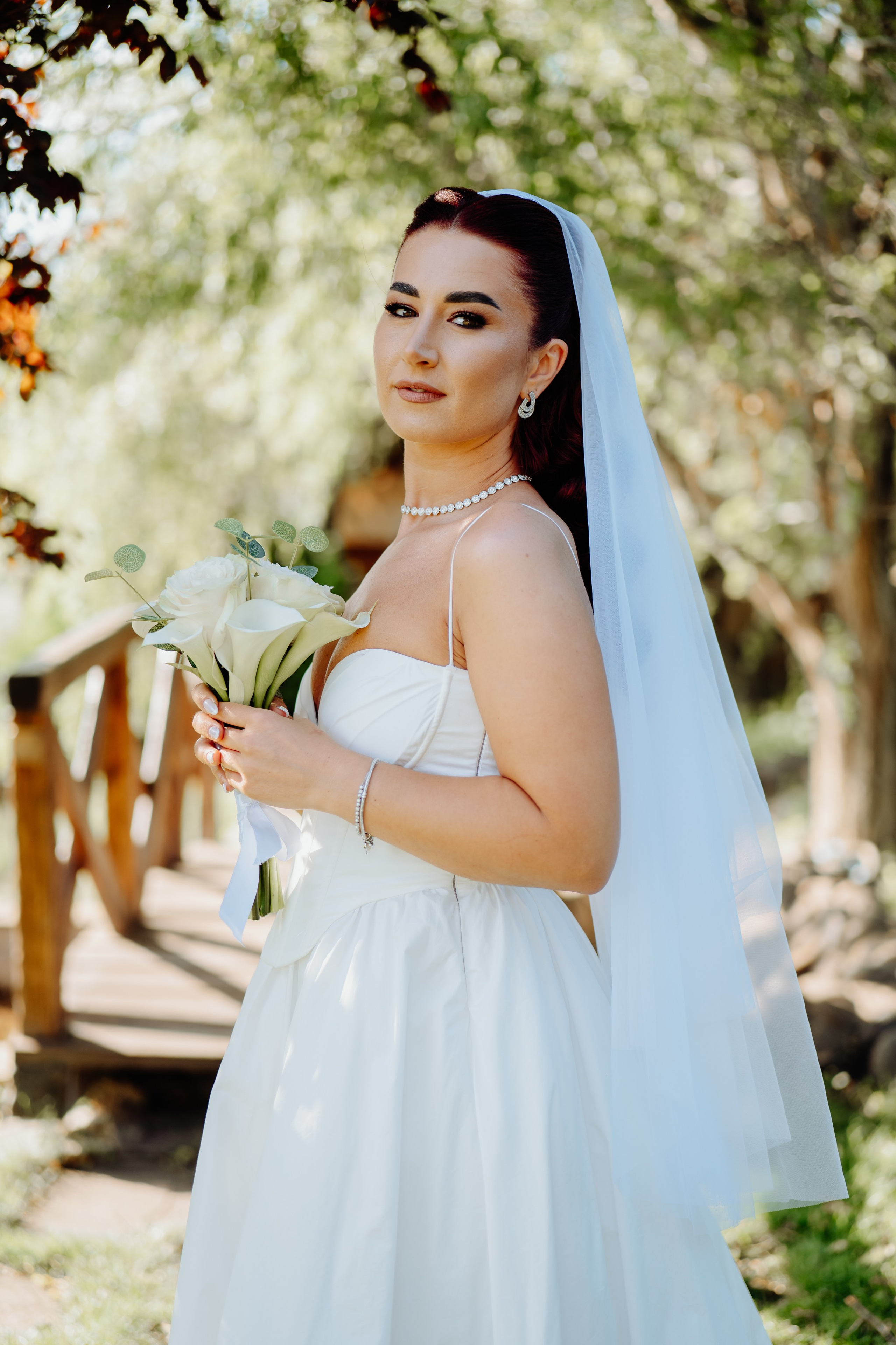 V & A. Crudueugen.com