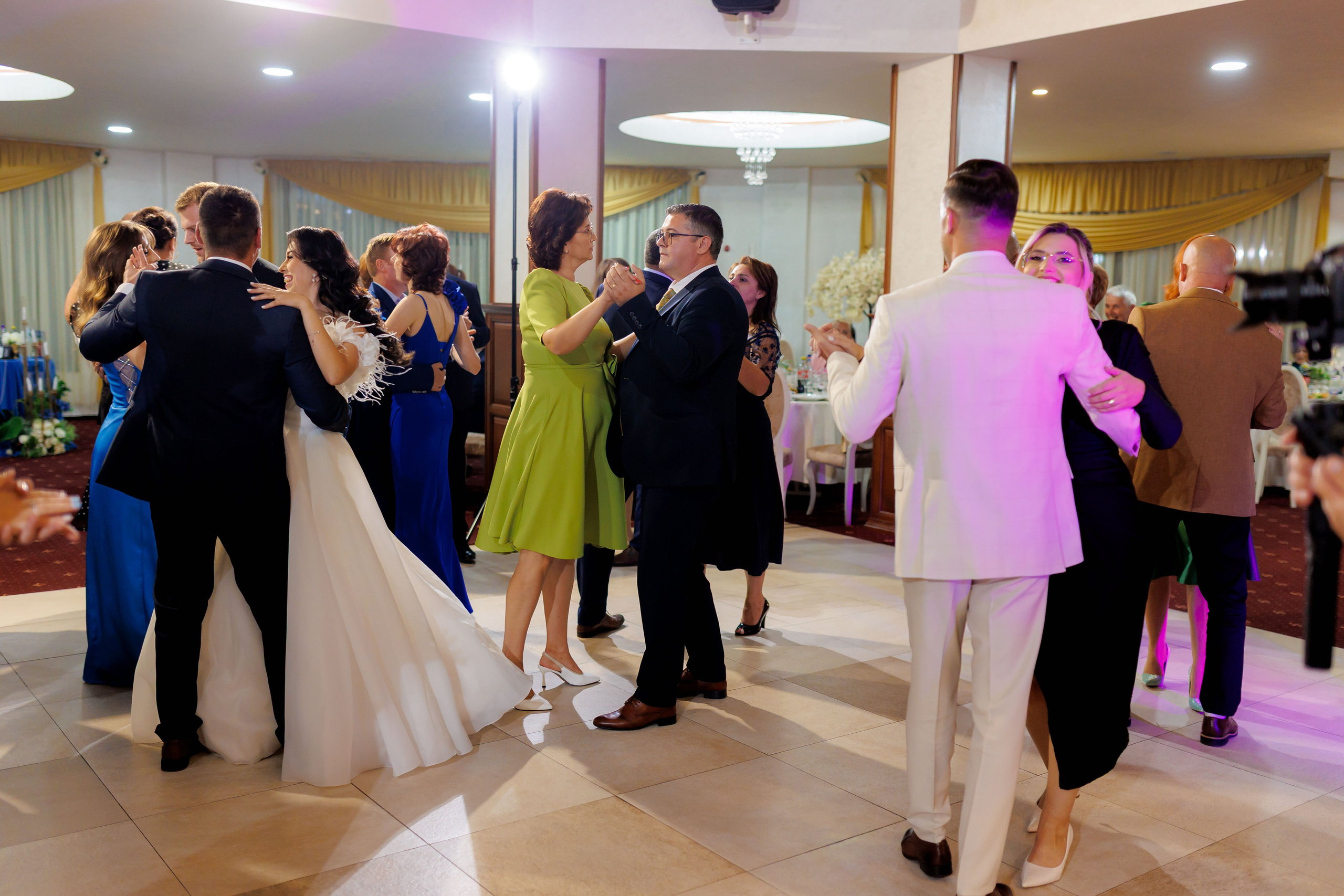 Loredana & Emilian – Ziua Nunții | Videografie - fotografie Botez Suceava, Iași, Botoșani. Servicii foto-video profesionale, pentru momente de neuitat