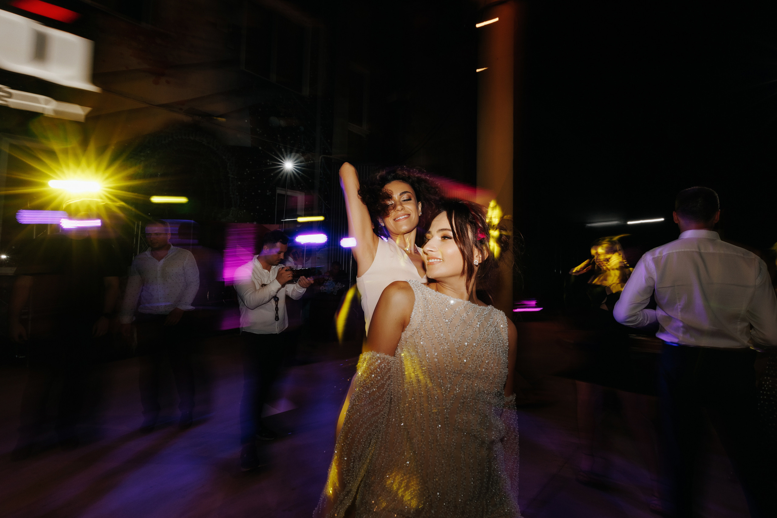 Drunk in love. Servicii Foto Video în Chișinău și Europa ID-Brothers