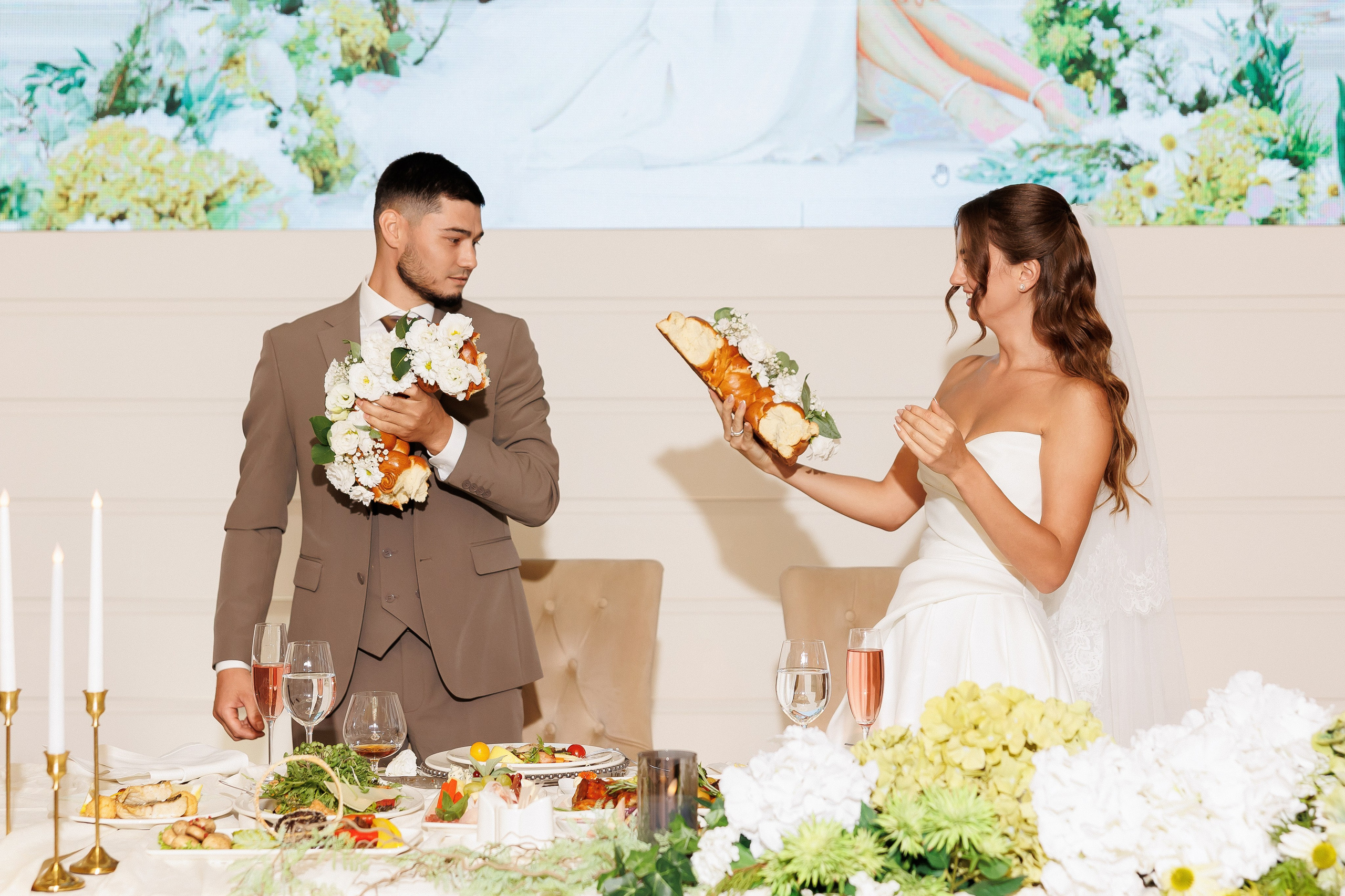 Eugen & Livia — Grand Elysee — Wedding Day. Servicii Foto și Video 067188353