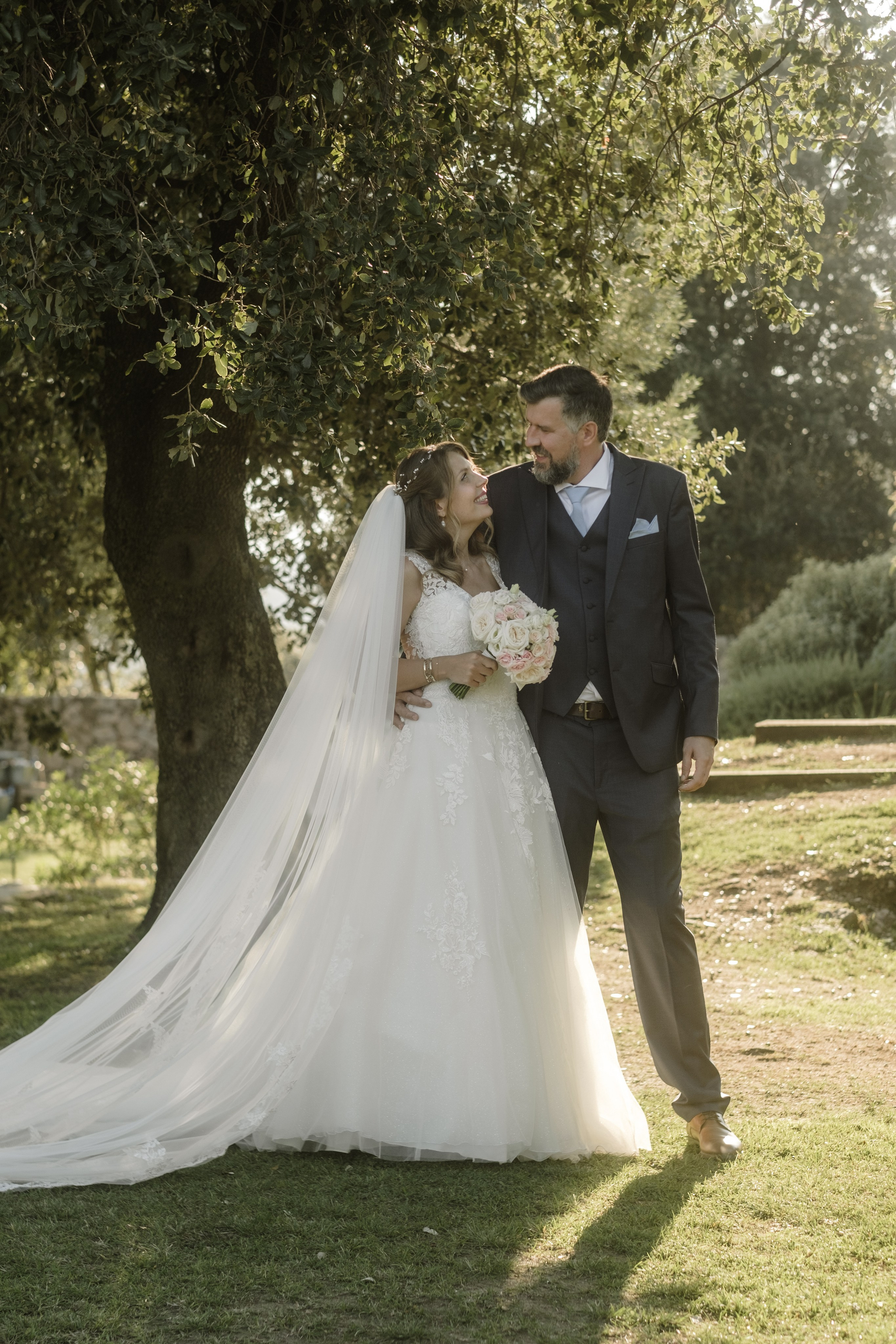 Svetlana & Alman. Monestir Sant Salvi. Paola fotógrafo / videografo de bodas en Barcelona