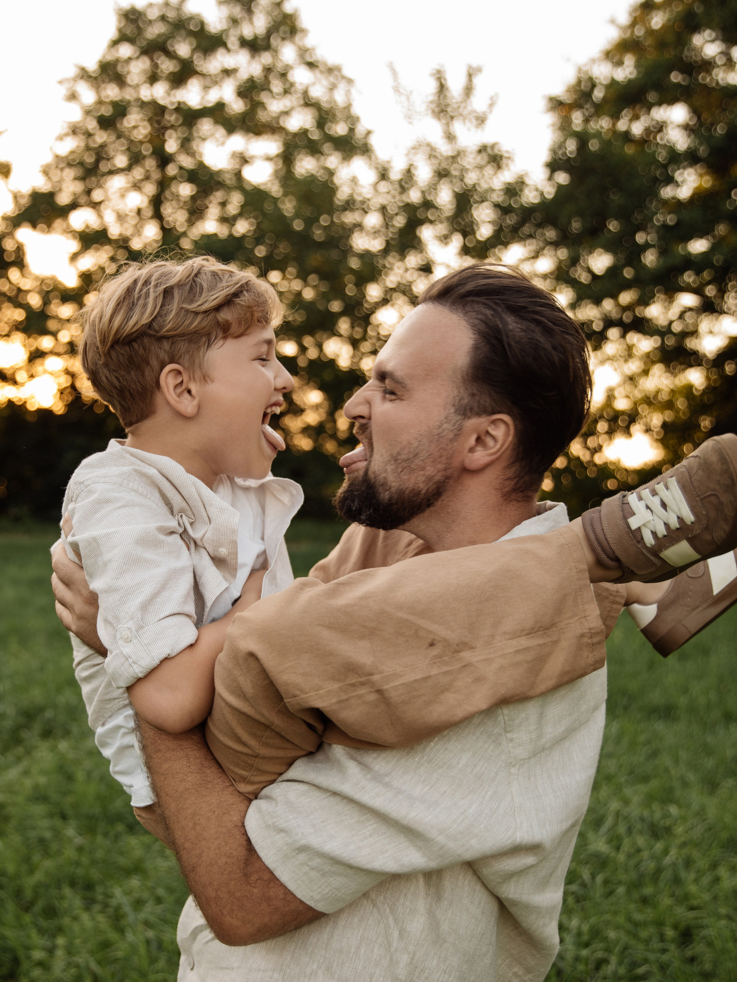 Family (Outdoor). Wedding Photographer