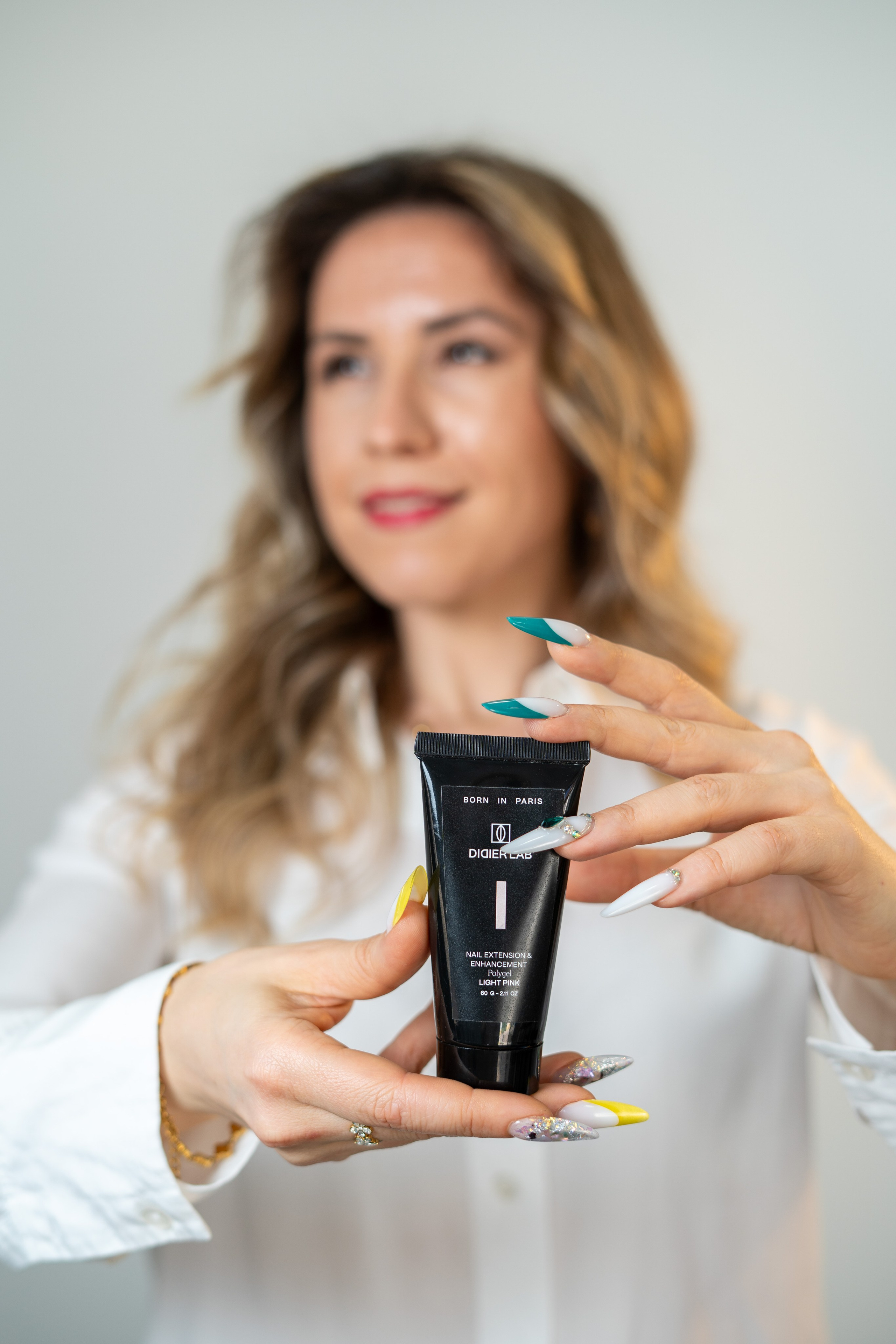 Nina Petrasco. Frames by Giovani Braga