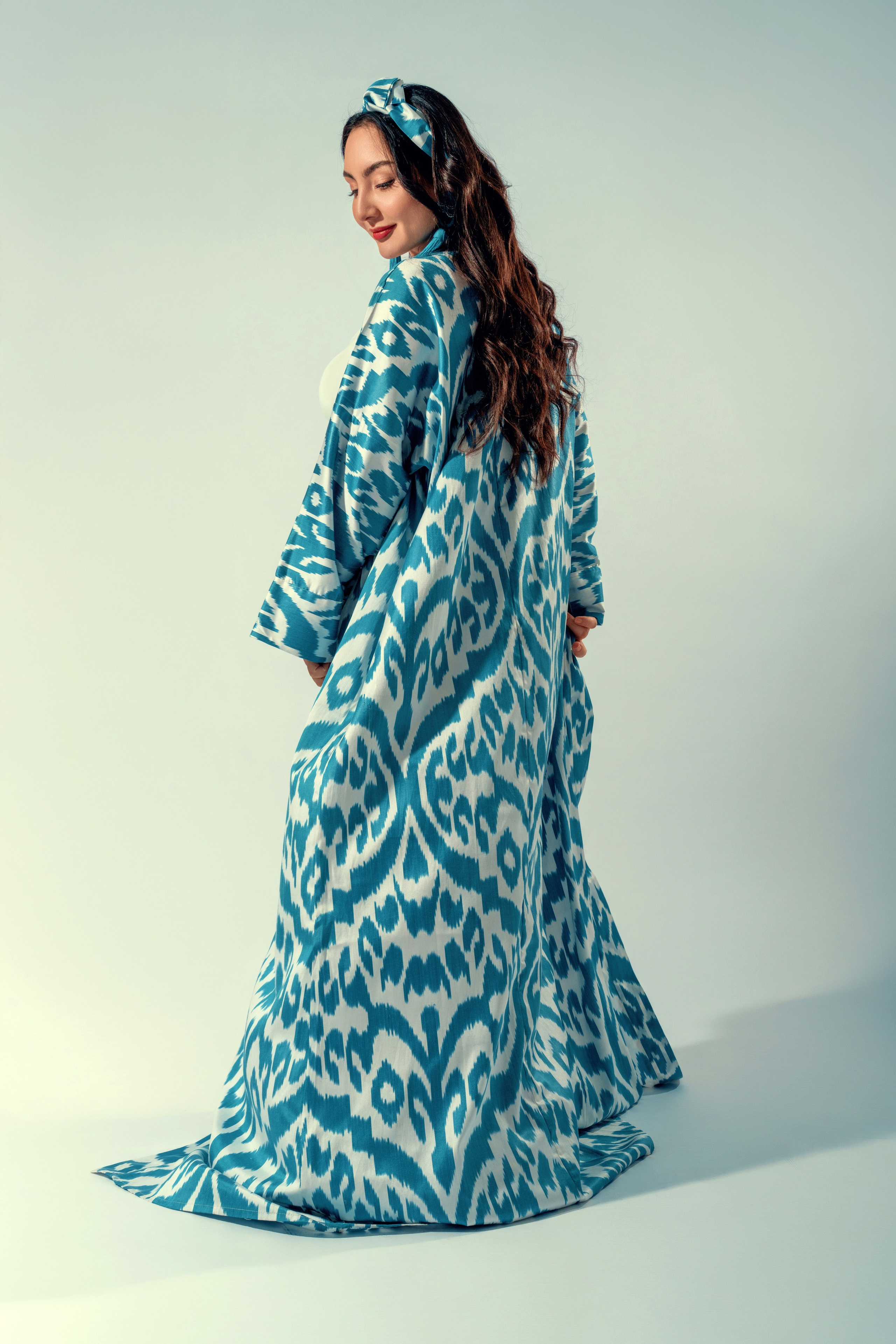 Levitating Ikat. Nifty photography — коммерческий и портретный фотограф в Ташкенте. Студийная и выездная съёмка