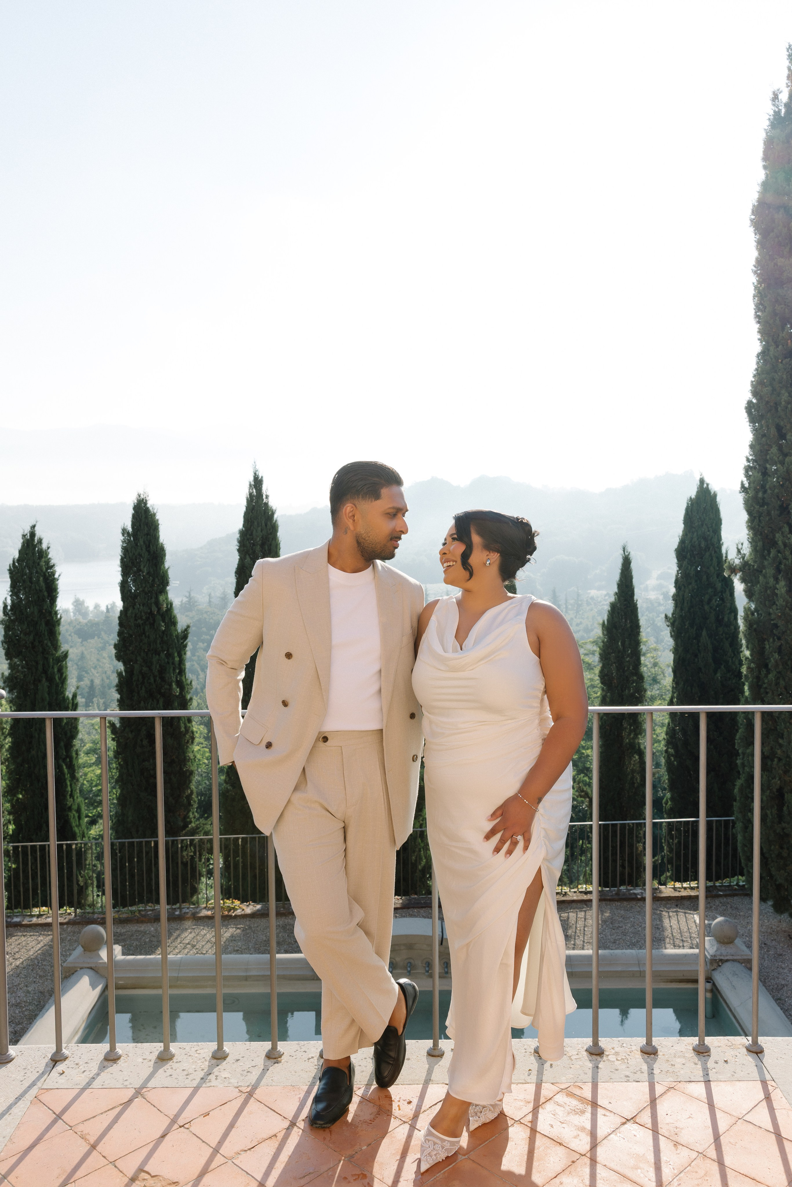Pre-wedding in Tuscany. Wedding photographer Italy