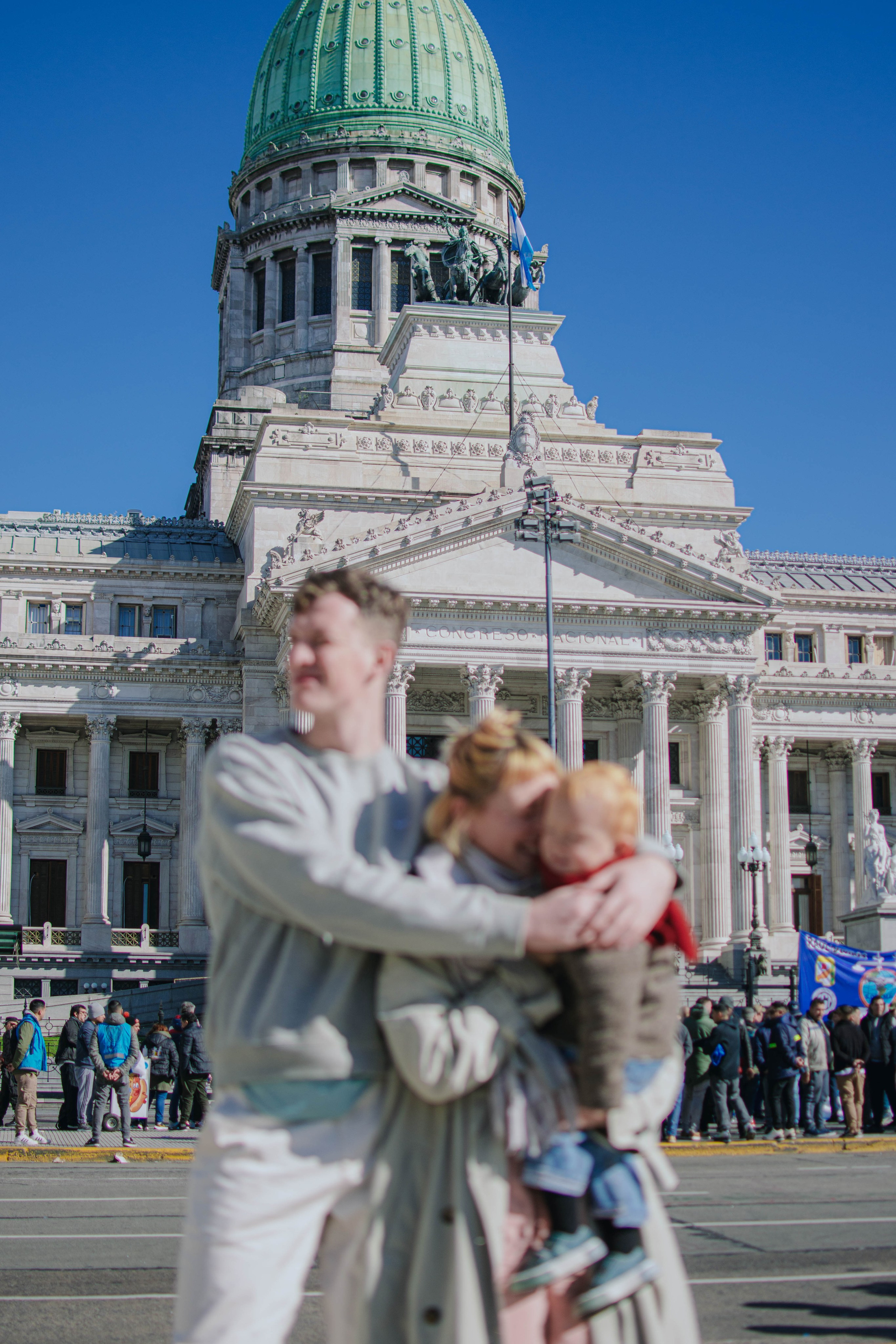 Family photo shoot. Buenos Aires. Photographer @elmirkami in the city of Buenos Aires