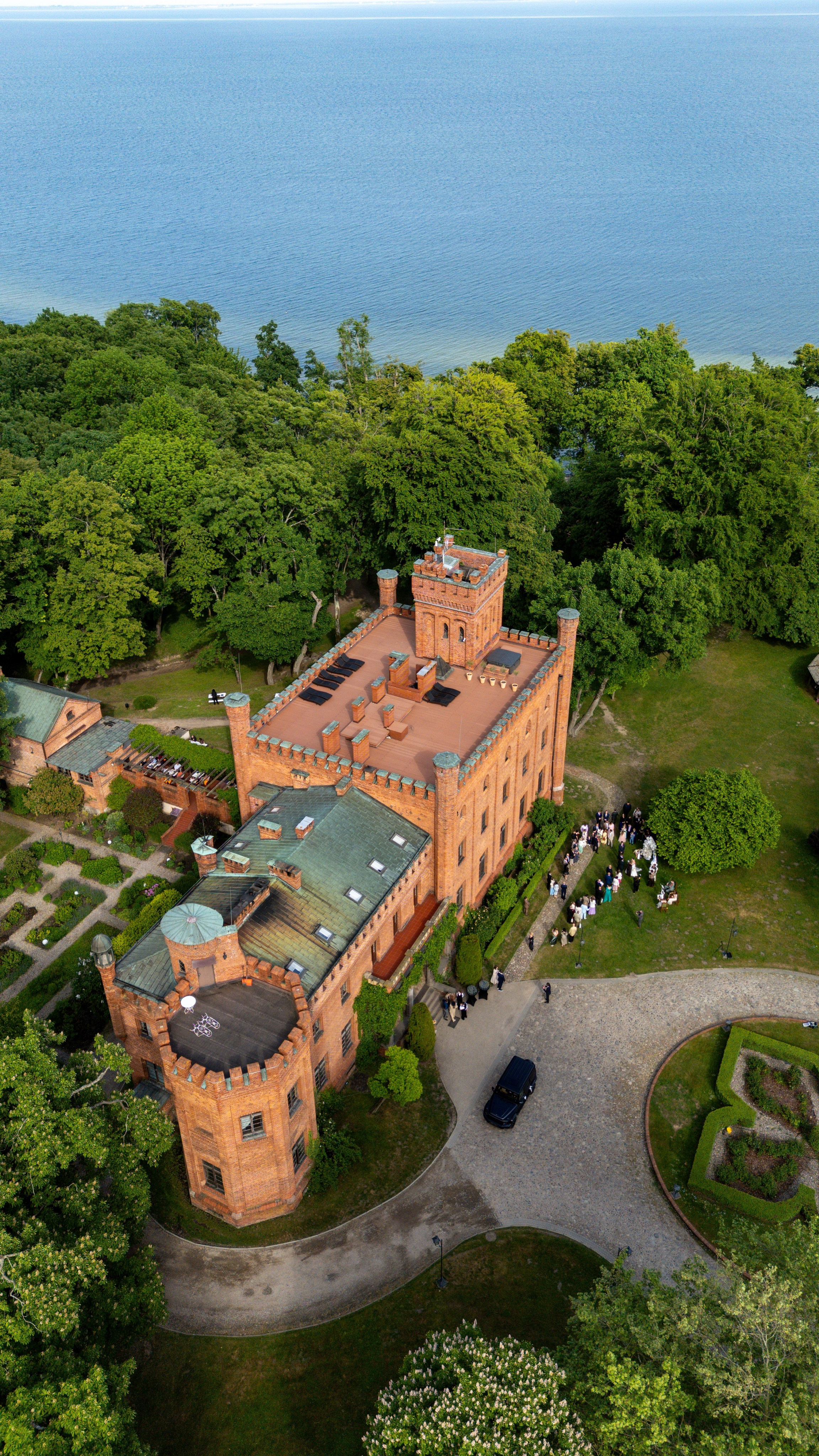 E&N: Zamek w Rzucewie. SL Wedding Photo — Editorial, Elegant & Timeless Wedding Photography in Poland and Across Europe