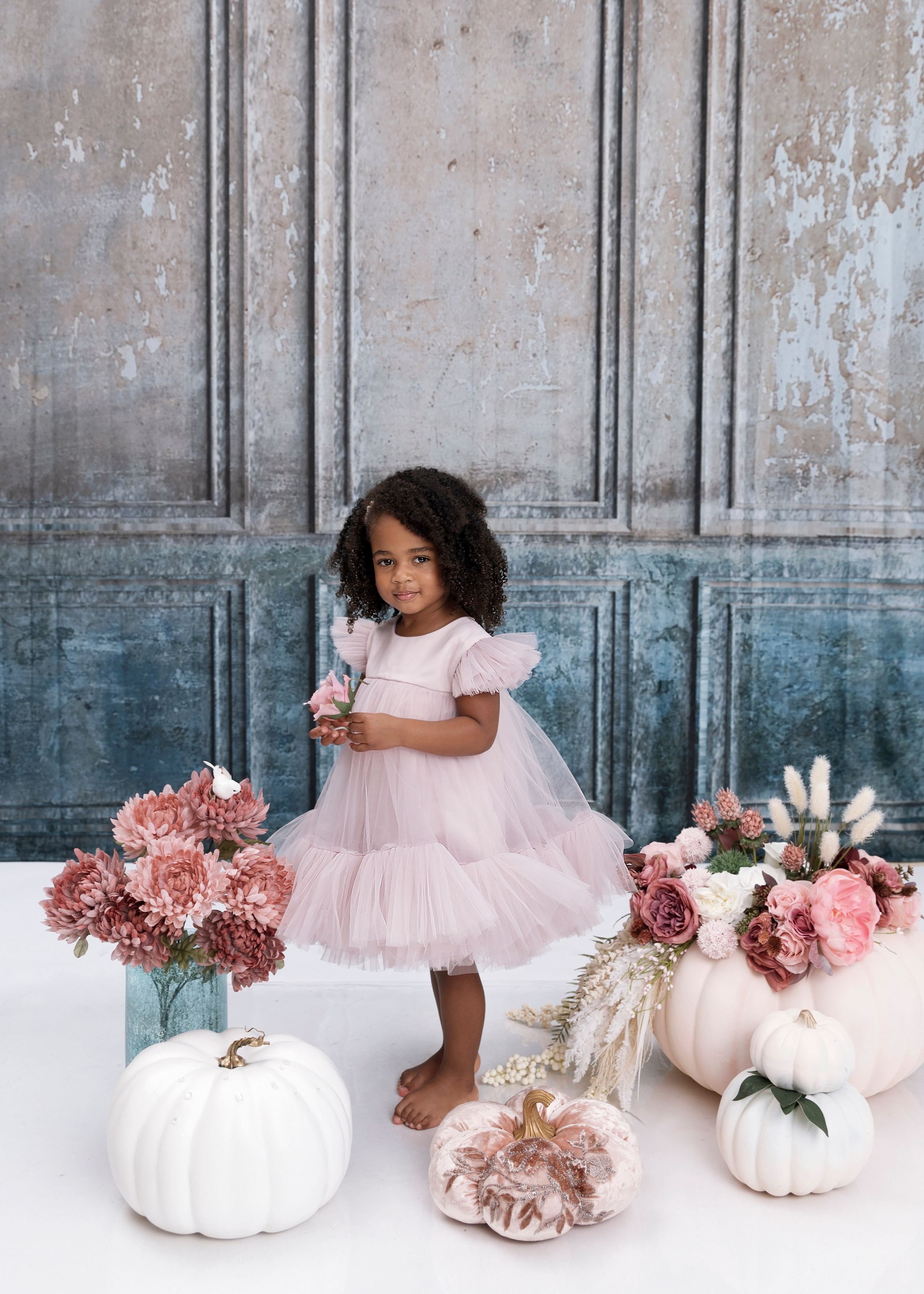 White Pumpkin. Portrait, kids and family photographer in Wesley Chapel Alina Alice Osipova