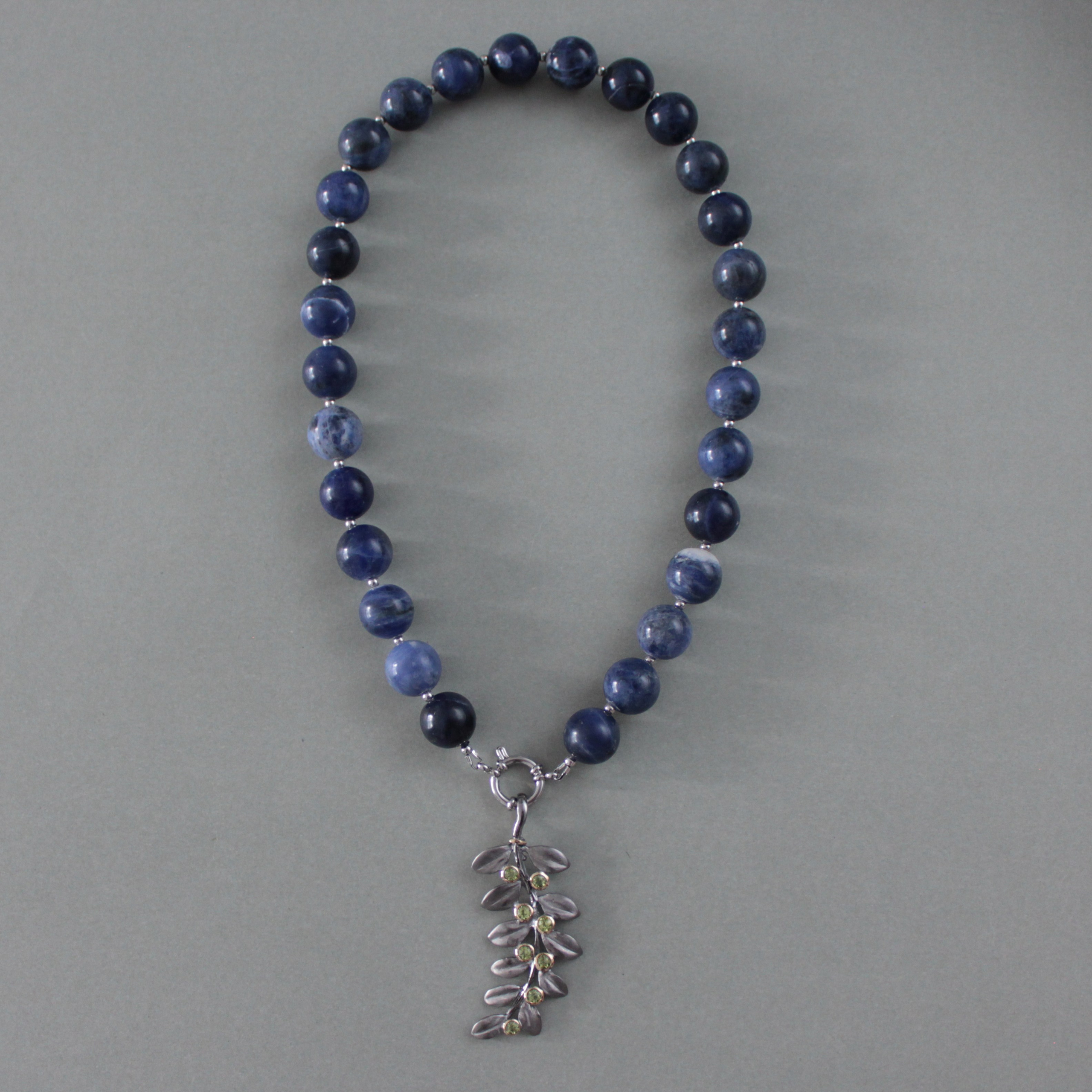 Sodalite. Современнные и актикварные украшения в Барселоне, Москве и Санкт-Петербурге