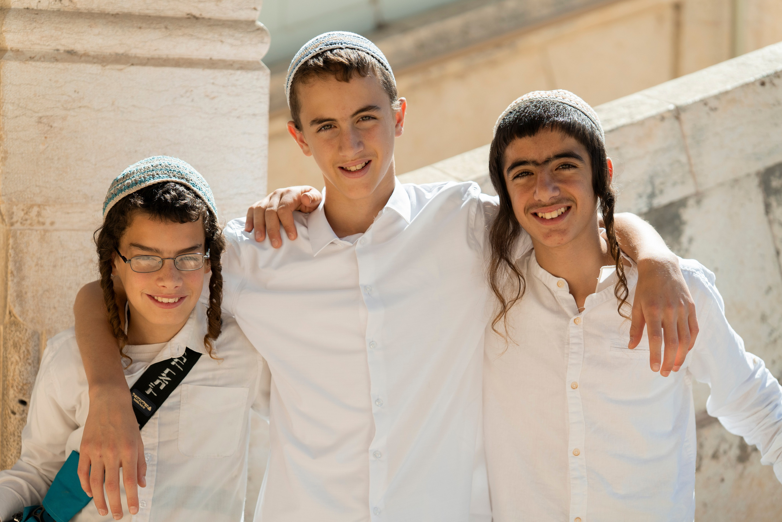 הנחת התפילין רפאל לוי. יוסף מזרחי צילום חתונה, ברית וזוגיות. צלם מקצועי שאוהב להוציא אתכם הכי יפים ברגעים הכי מרגשים