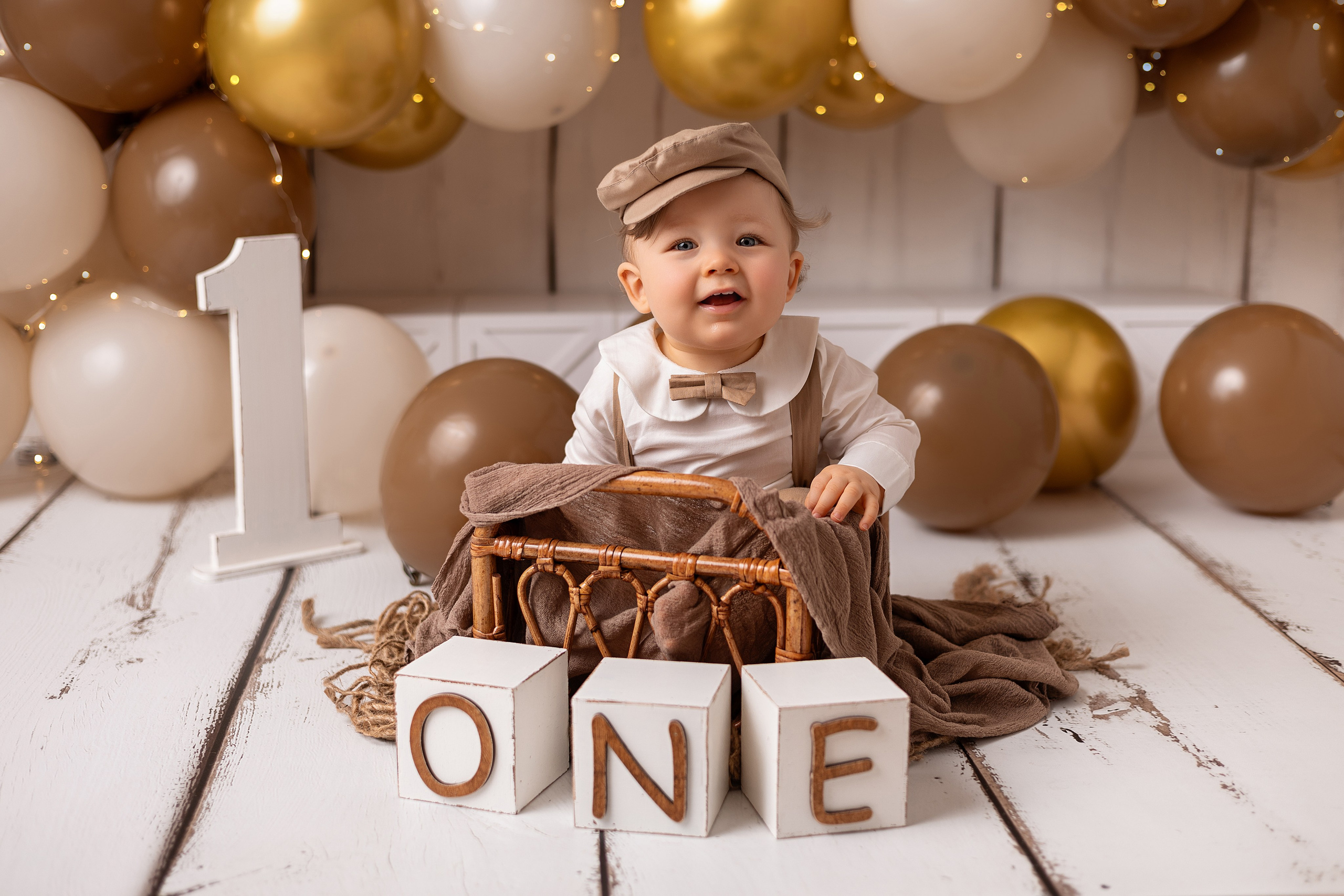Erste Geburtstag „Cake Smash“. Neugeborene- Schwangerschaft- und Kinder Fotografin in Lehre