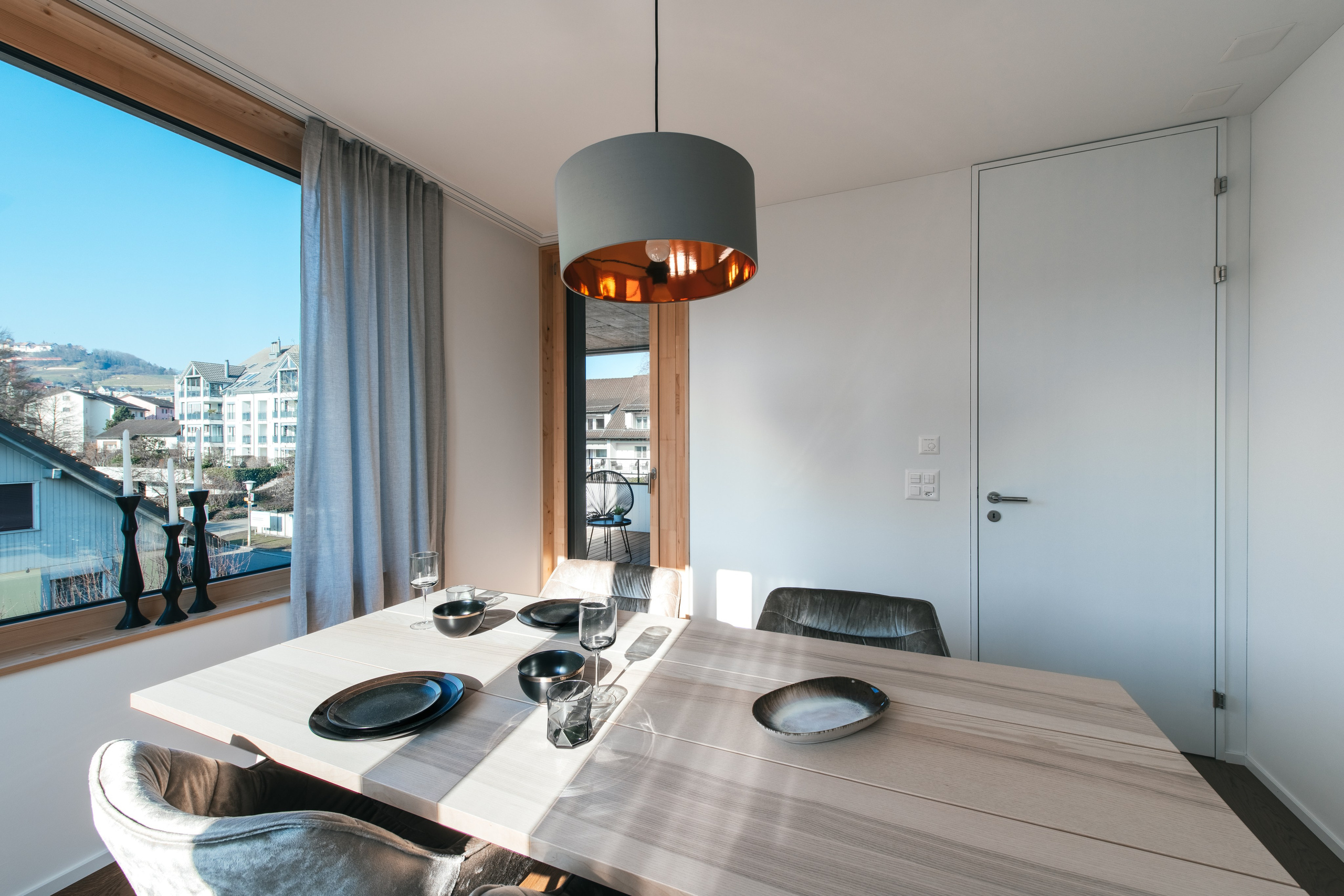 Wohnung, DIELSDORF, Kt. ZÜRICH. Hallo! Ich bin Elena und arbeite als Immobilienfotografin