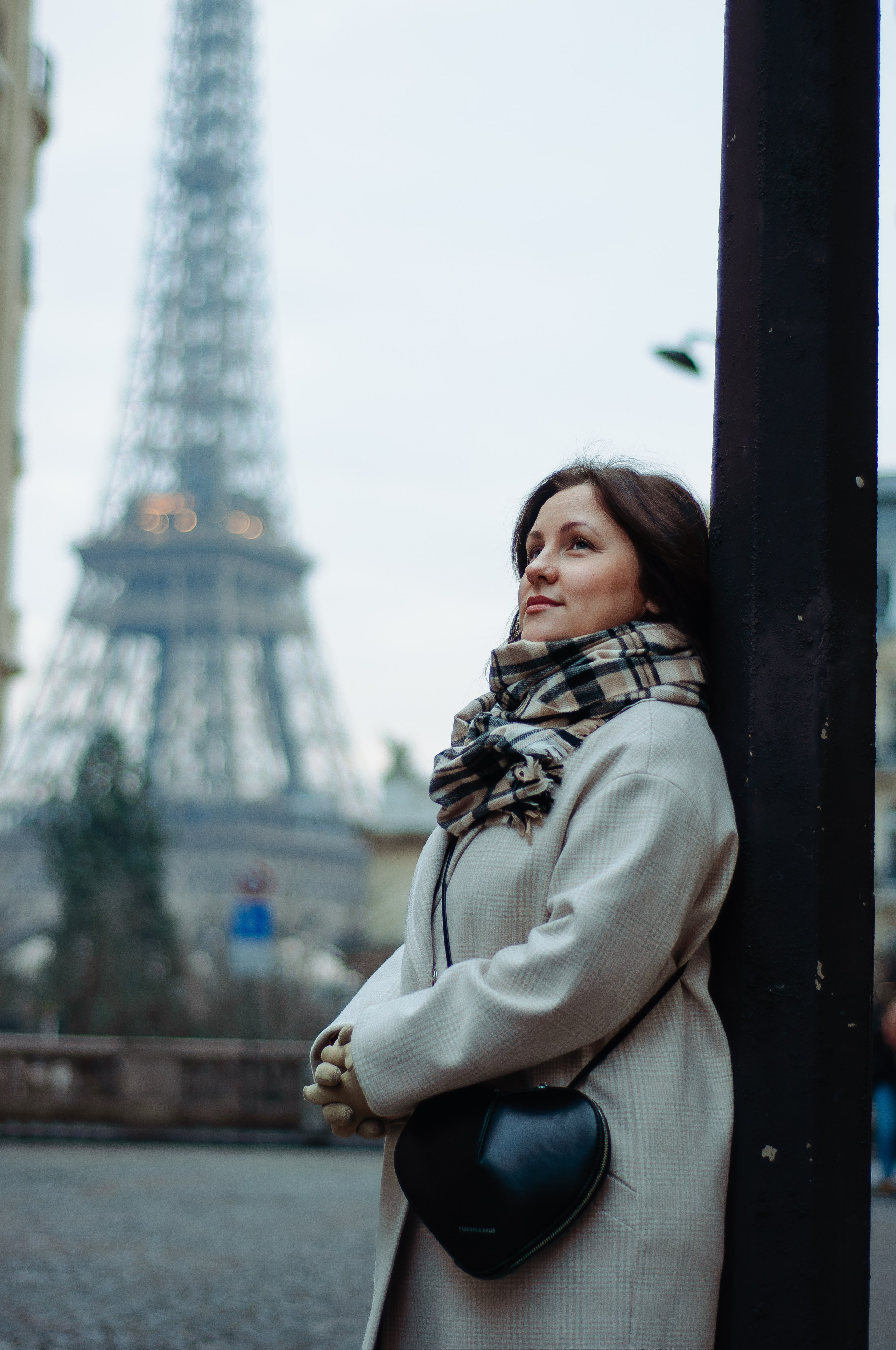 Зимняя фотосессия у Эйфелевой башни. Фотограф в Париже Полина Осипова