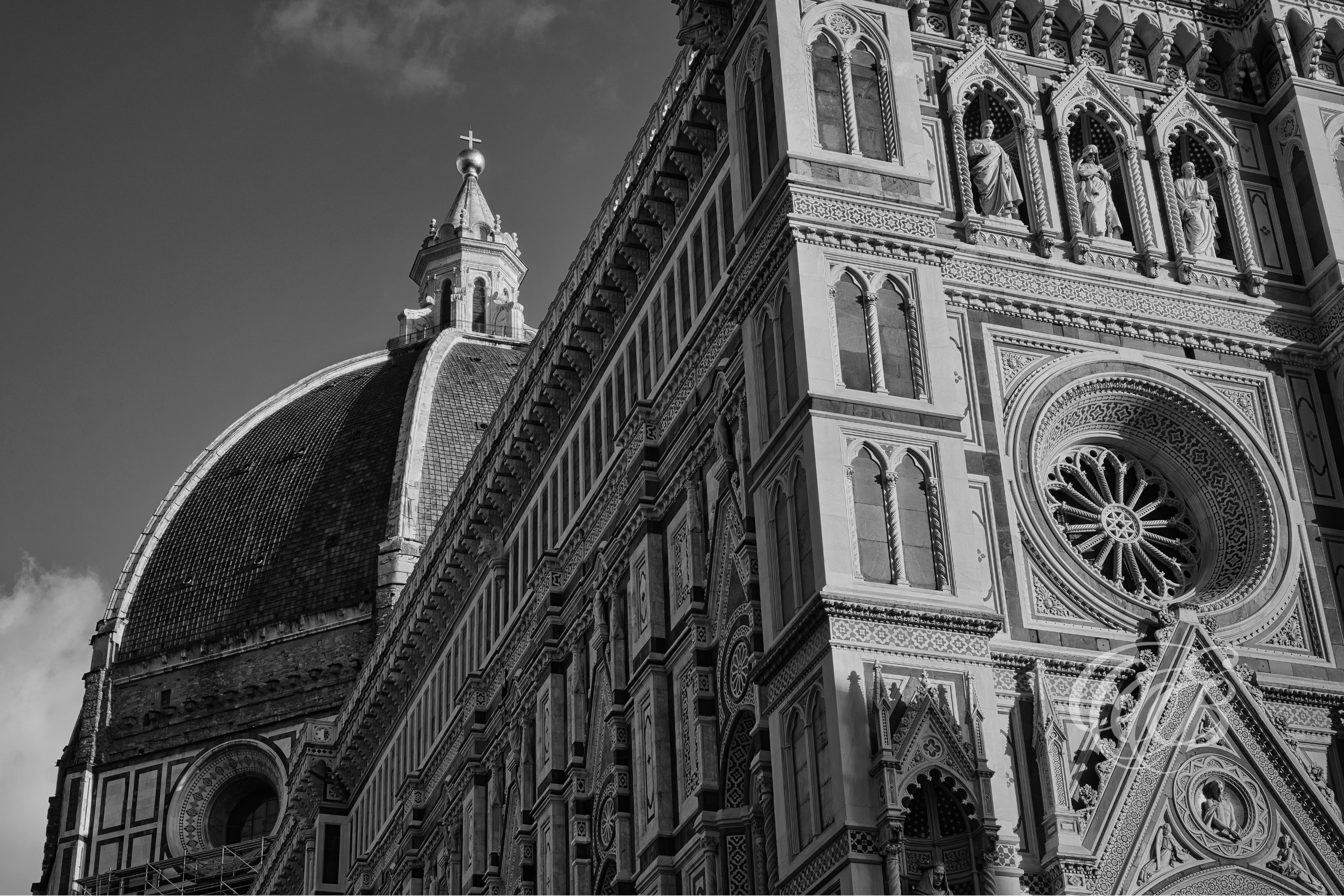 Florence Italy - Dome of Santa Maria del Fiore - B&W - Eduardo Bartoli Fine Art Photography - Black-and-white photograph of the Dome of Santa Maria del Fiore in Florence, Italy – fine art photography by Eduardo Bartoli.