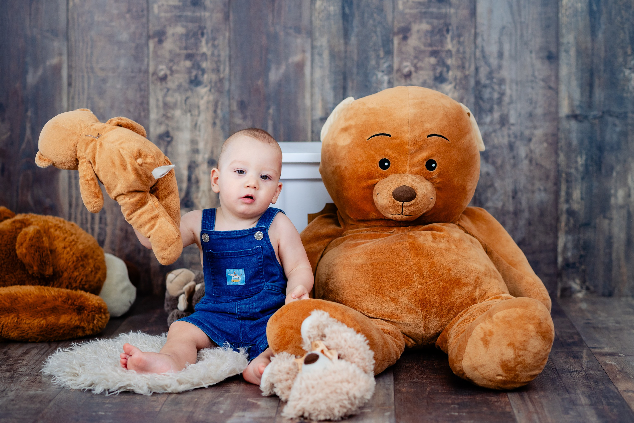 Smash the cake — Aris. The Unseen by Giani Maftei