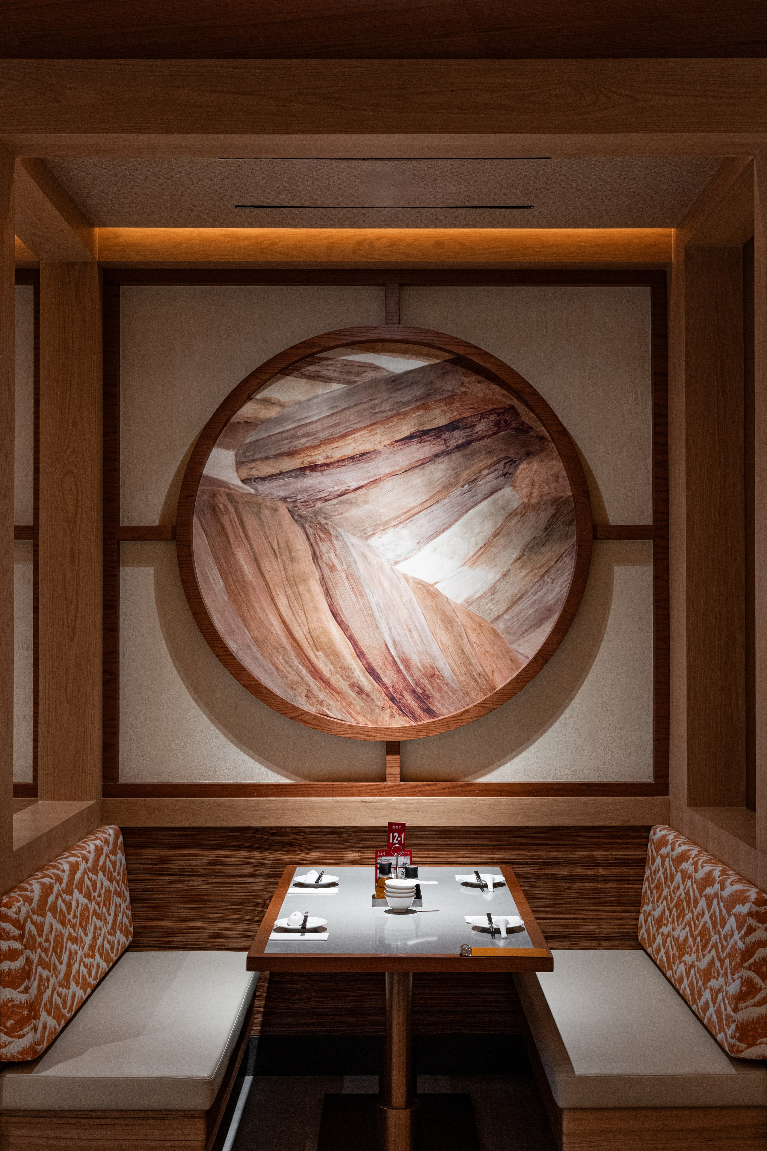 INTERIOR. Photo and video production. Editing & retouching services. Training