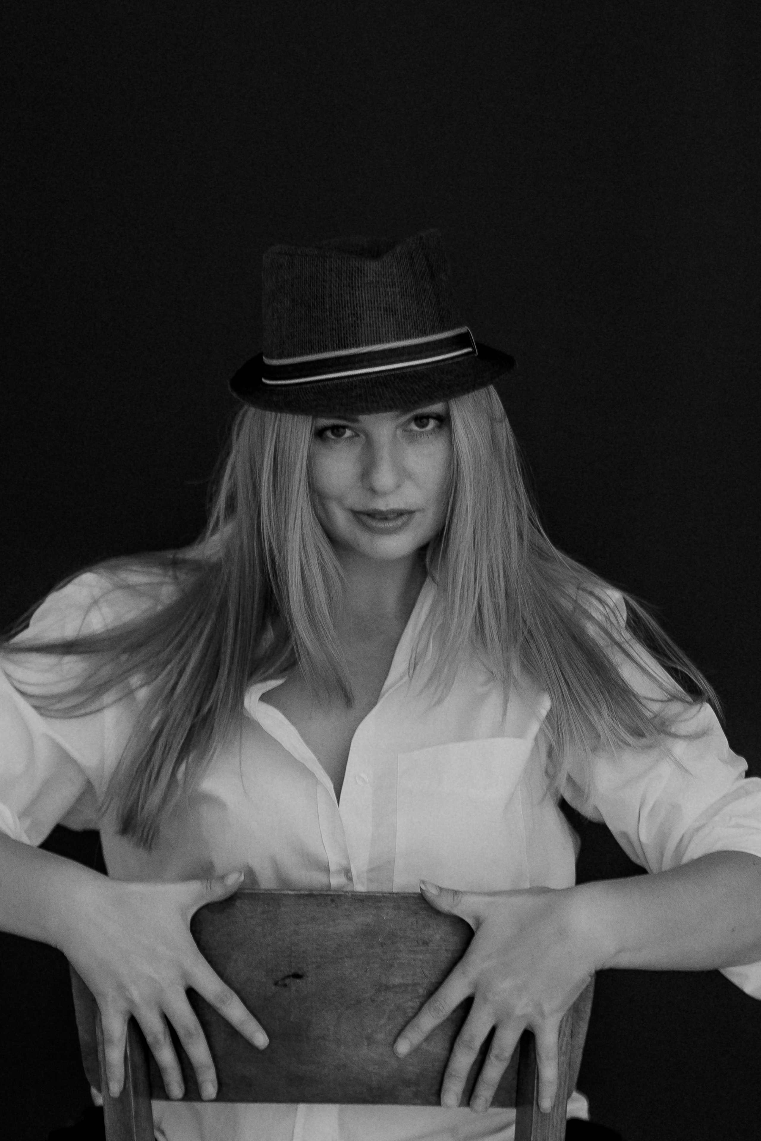 A black and white story. Iryna Zhyvora | Photographer | Stockholm