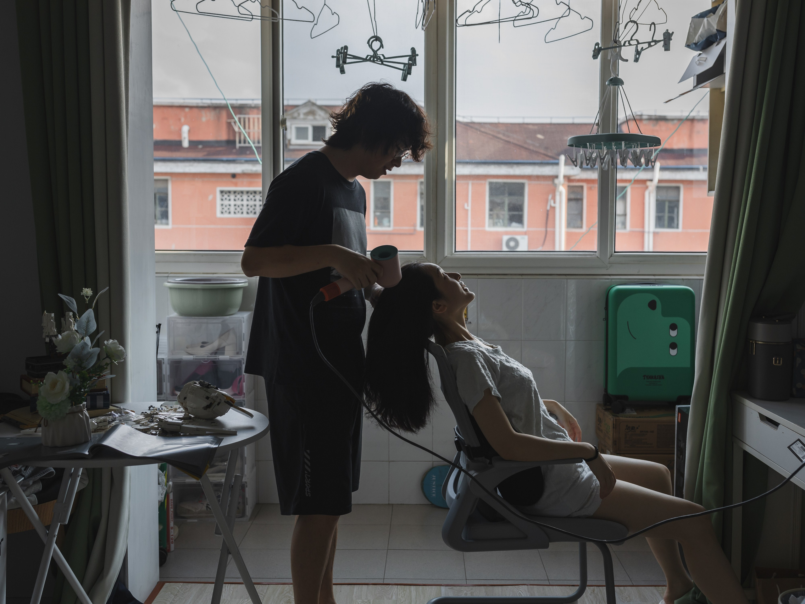 Candid photos of couple’s daily life. Shanghai Family Photographer Dora