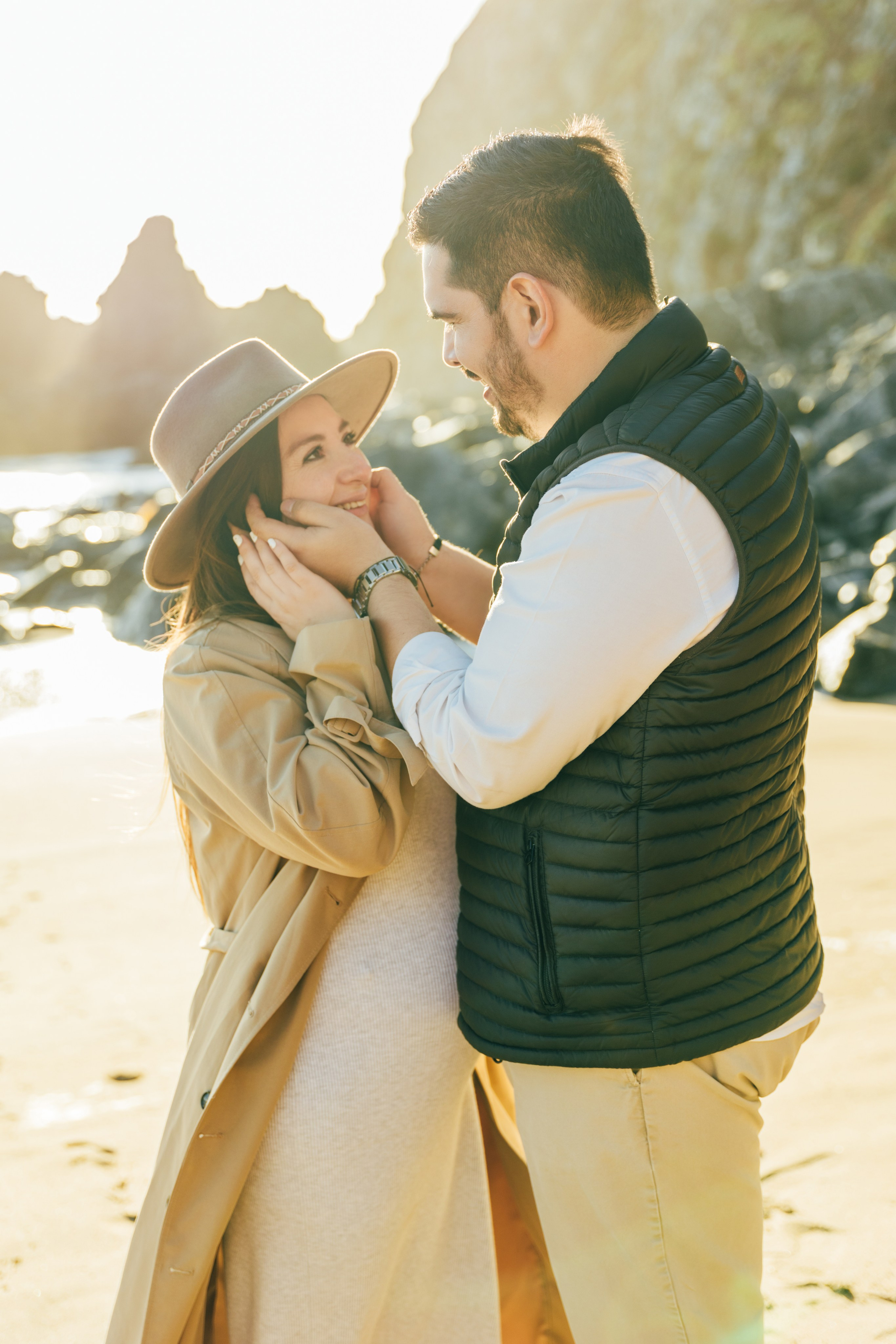 Sesión de embarazo en la playa — Luz suave y amor puro. Photographer in Santiago, Chile Anna Almazova