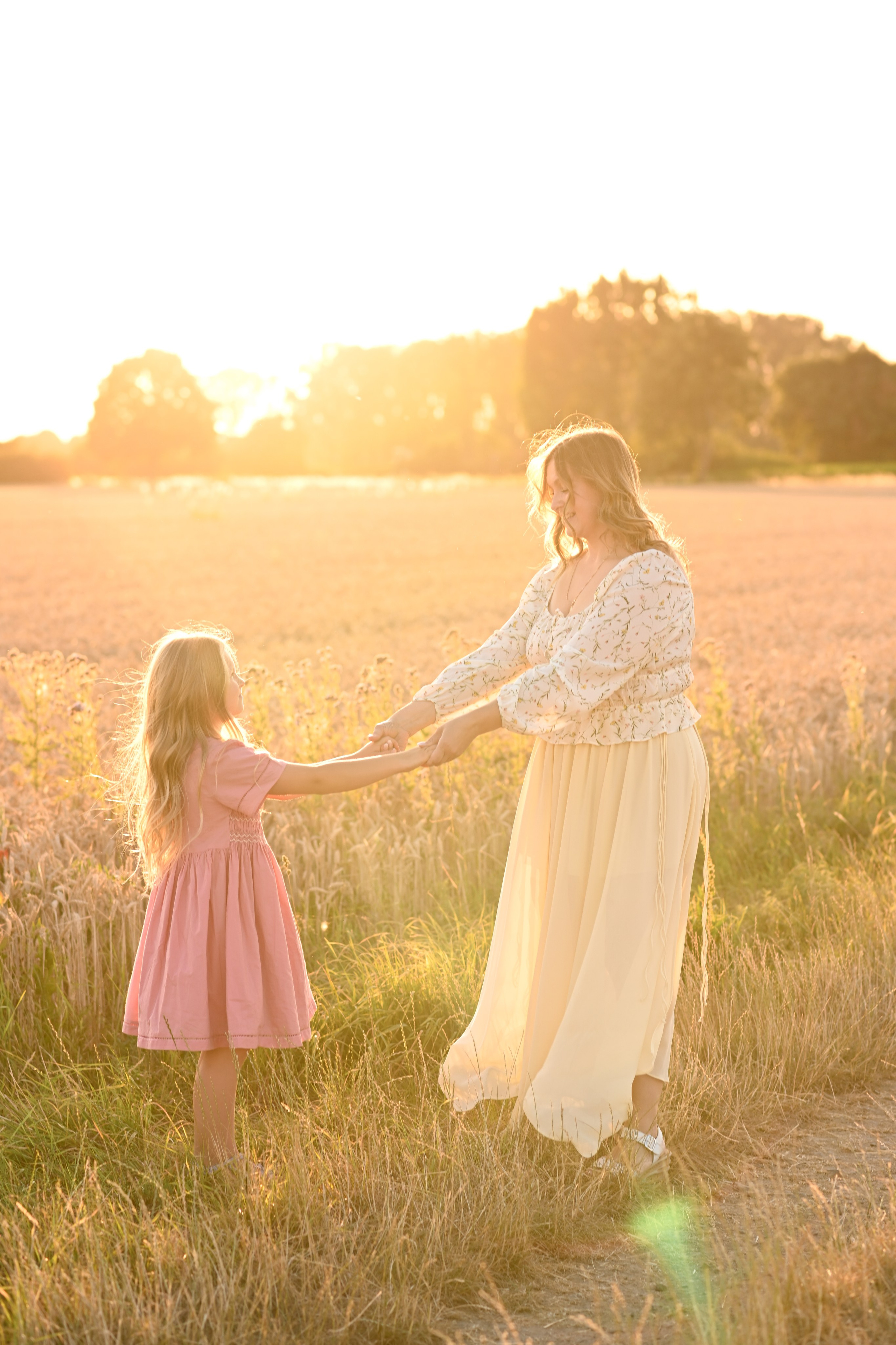 Familienfotoshooting in Weizenfeld. Neugeborene, Baby Fotografin in Düren (NRW) - Vitalina Unruh