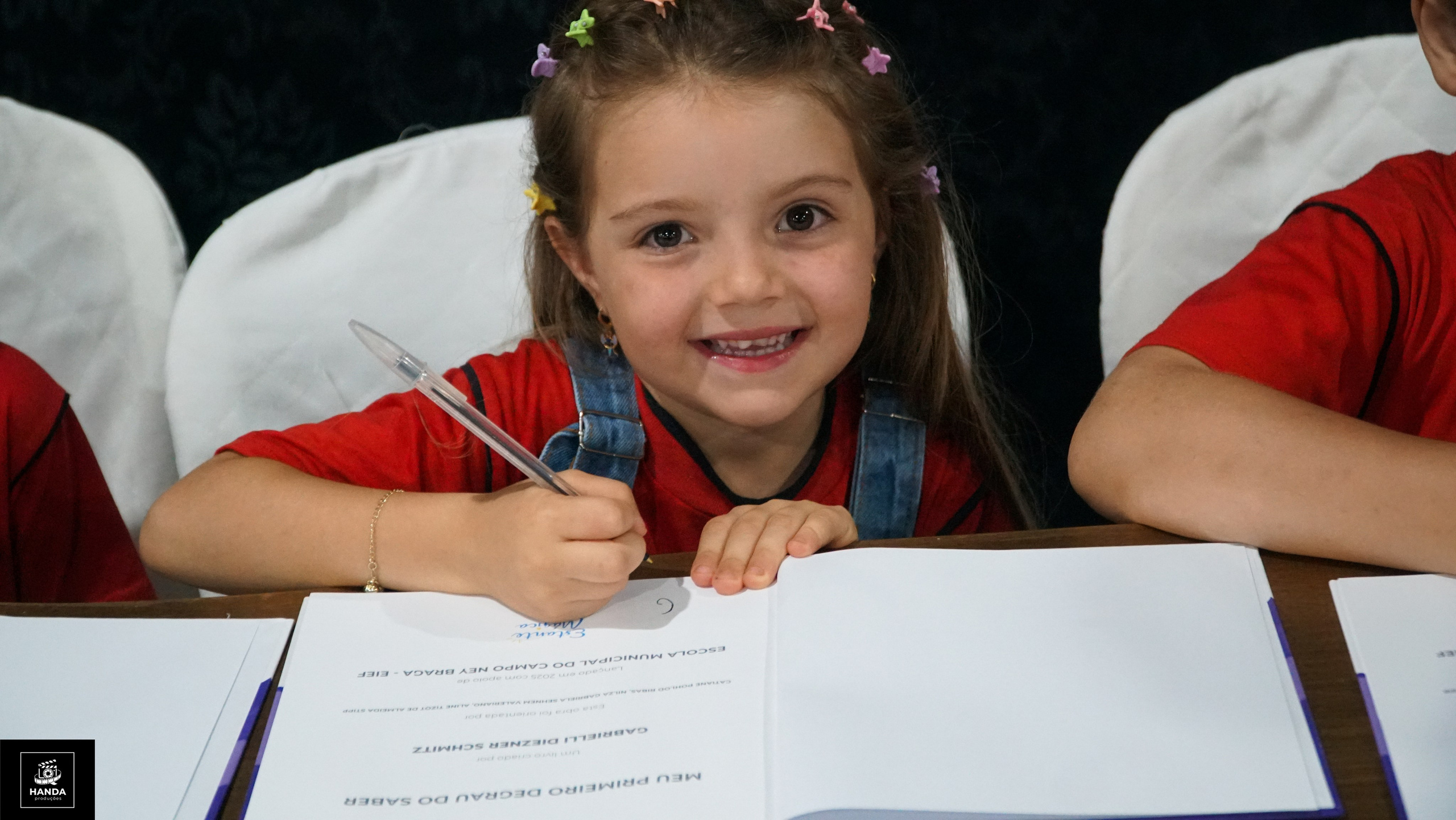 Noite autógrafos colégio Aurélio Buarque de Holanda. Handa Produções