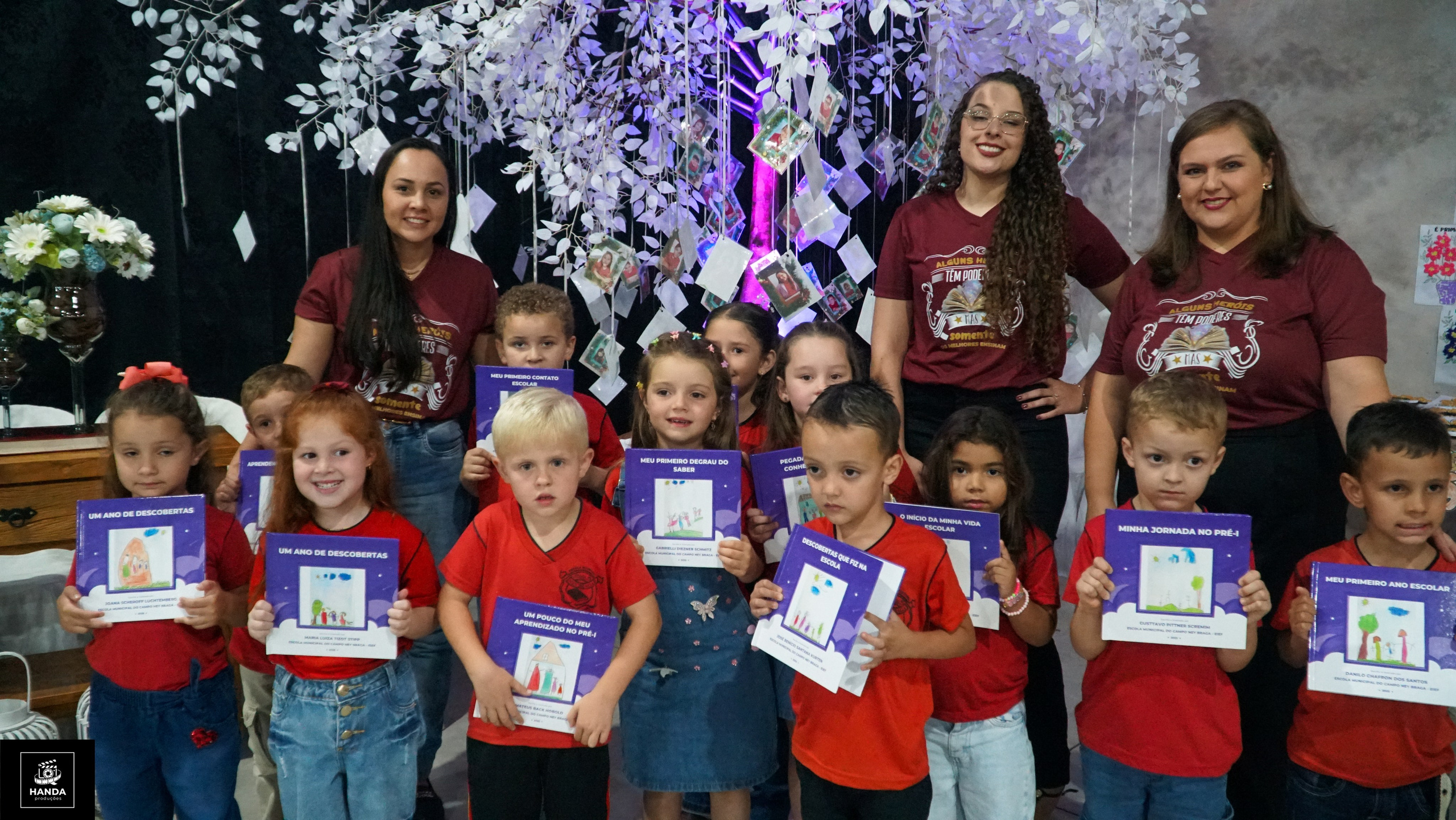 Noite autógrafos colégio Aurélio Buarque de Holanda. Handa Produções