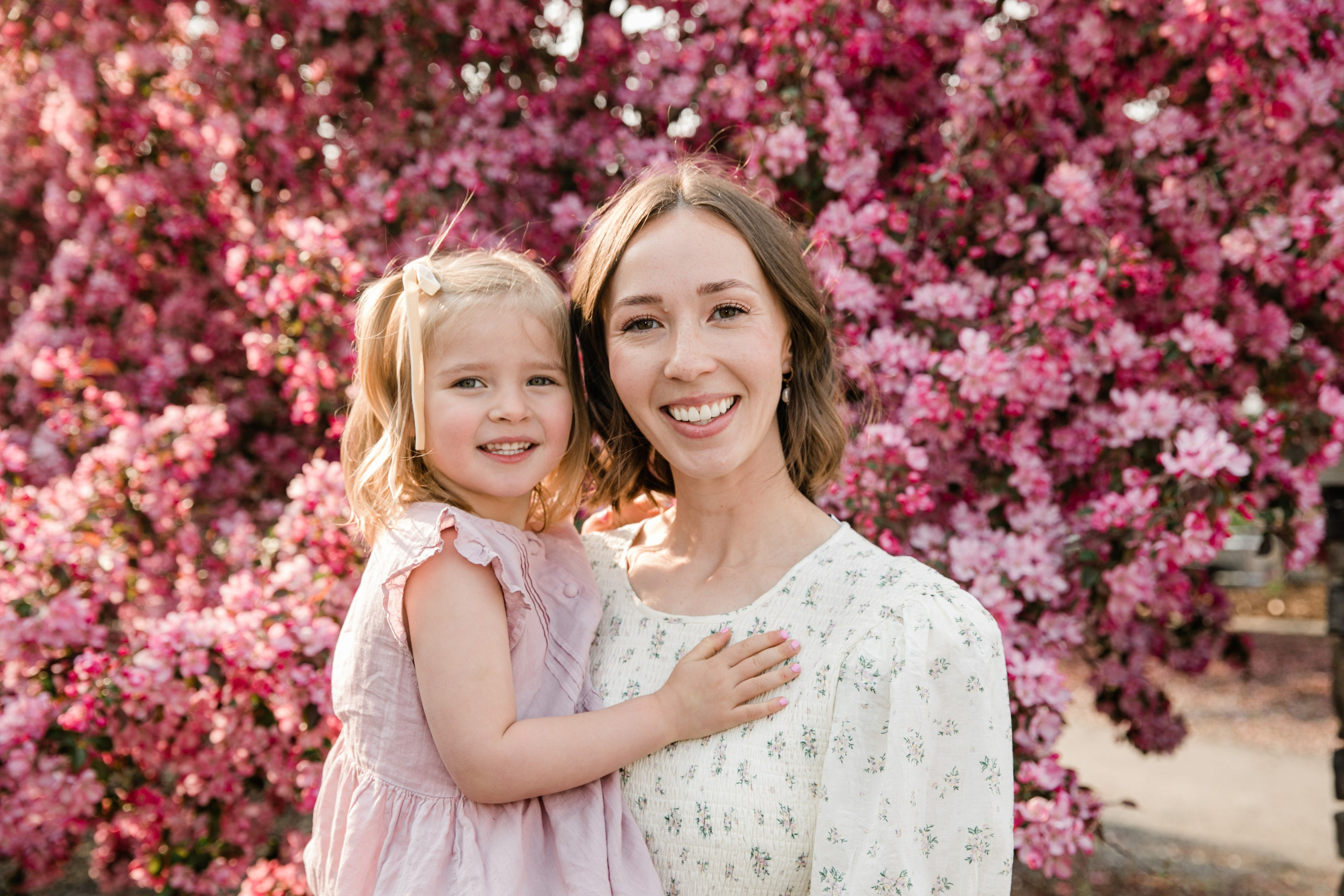 Pitchers Family Photos — Cherry Blossom. Fotografía accesible en Calgary