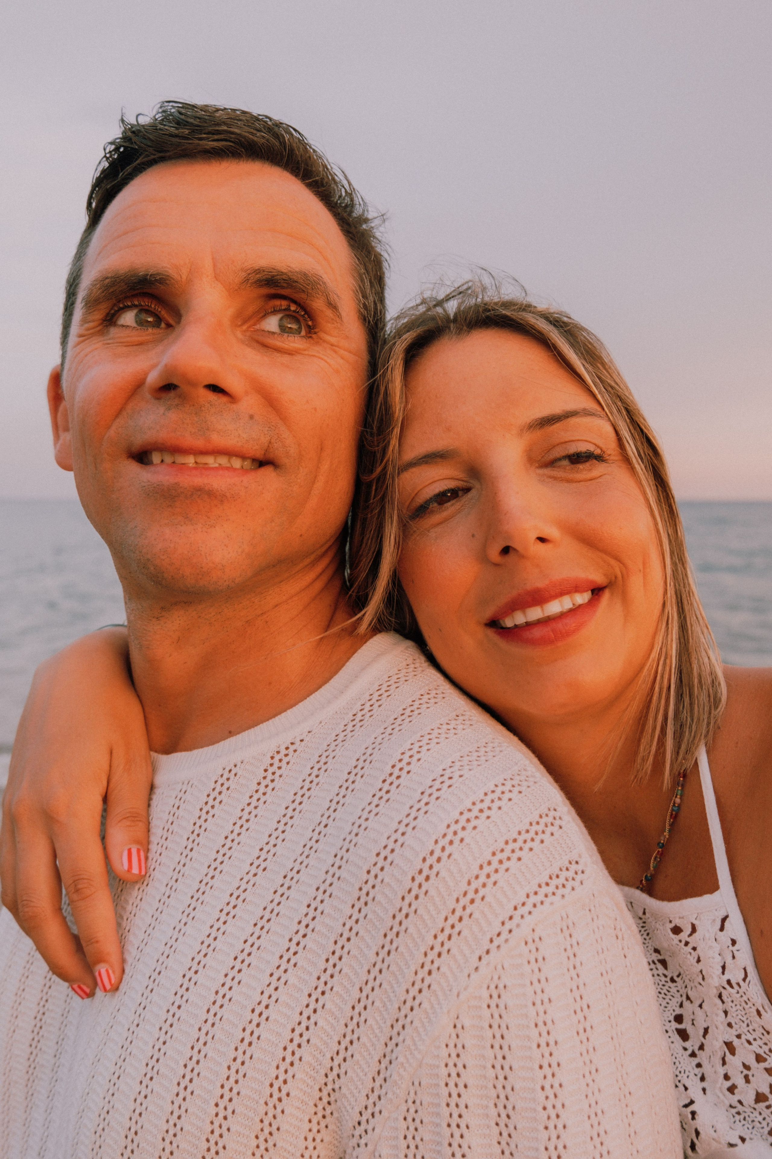 Sesión embarazo en la playa. Fotografía profesional en Calafell - Elena Medvedeva