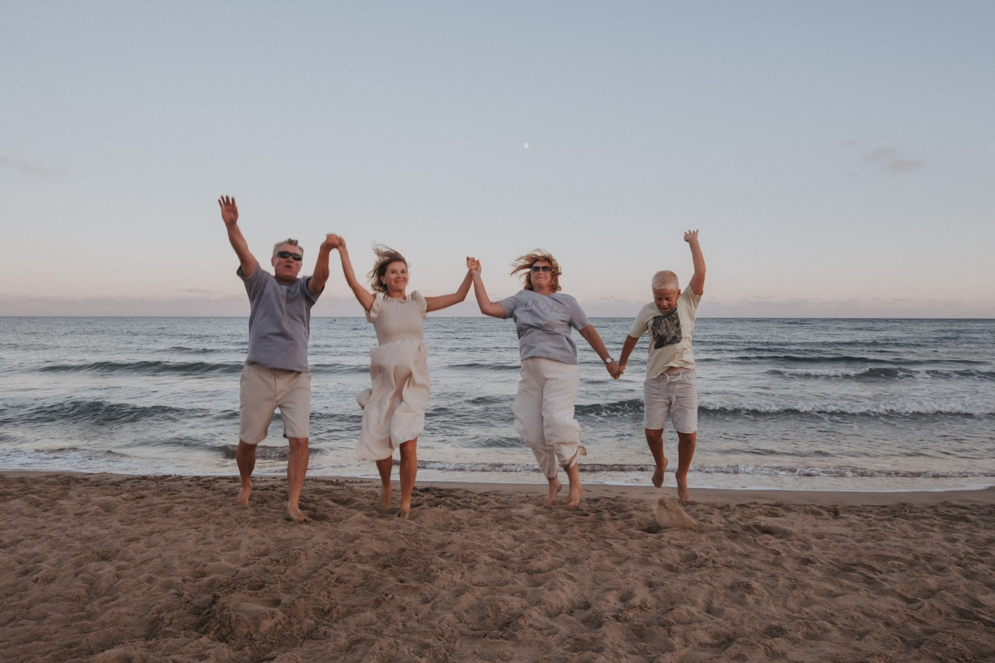 Sesión familiar en la playa. Fotografía profesional en Calafell - Elena Medvedeva